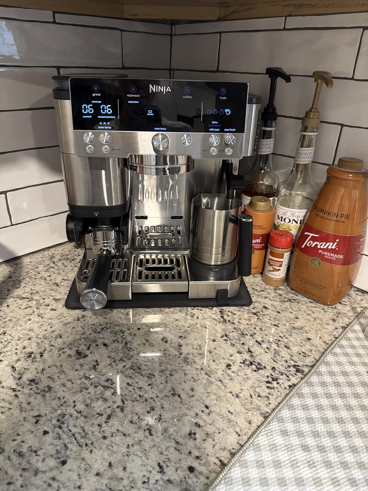 Ninja Luxe Cafe 3-in-1 Espresso, Drip Coffee and Cold Brew Machine | Integrated Coffee Grinder, Milk Frother, Assisted Tamper & Built-In Espresso Accessory Storage | Stainless Steel | ES601 - Customer Photo 5