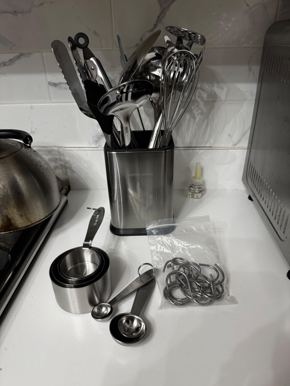 Home Hero Stainless Steel Kitchen Utensils Set - Wood Handle Nonstick Stainless Steel Cooking Utensils Set - Heat Resistant Kitchen Essentials & Metal Kitchen Gadgets (Silver & Wood) - Customer Photo 1