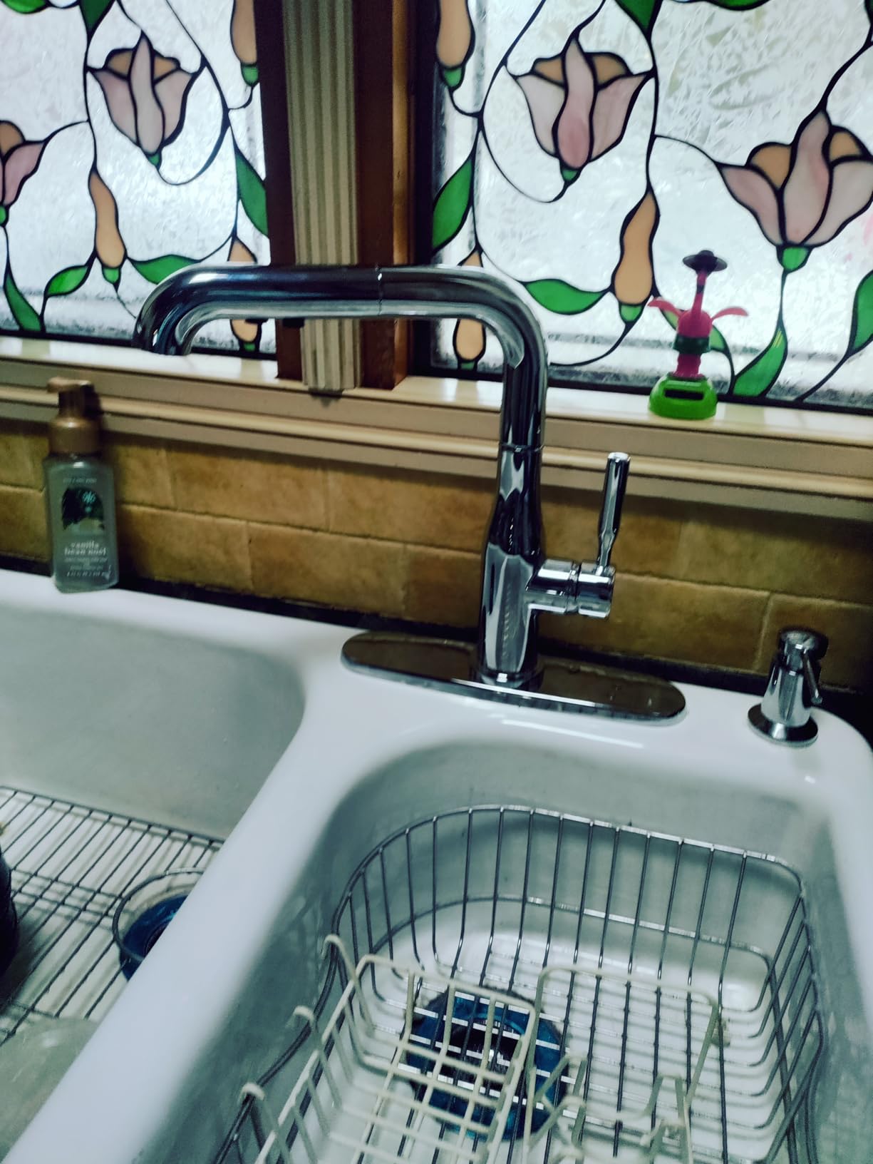 Delta Almari Brushed Nickel Kitchen Faucet with Pull-Out Sprayer, Modern Single Hole Kitchen Sink Faucet, Single Handle, Stainless 16943-SS-DST Customer Review Delta Almari Brushed Nickel Kitchen Faucet with Pull-Out Sprayer, Modern Single Hole Kitchen Sink Faucet, Single Handle, Stainless 16943-SS-DST - Customer Photo 1