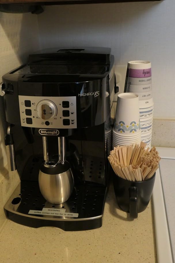 De'Longhi Magnifica Start Automatic Espresso Machine with Manual Milk Frother & Built in Grinder - 3 One-Touch Recipes, Easy-to-Clean, Home Barista Coffee Maker for Lattes, Cappuccino, Iced Coffee - Customer Photo 1
