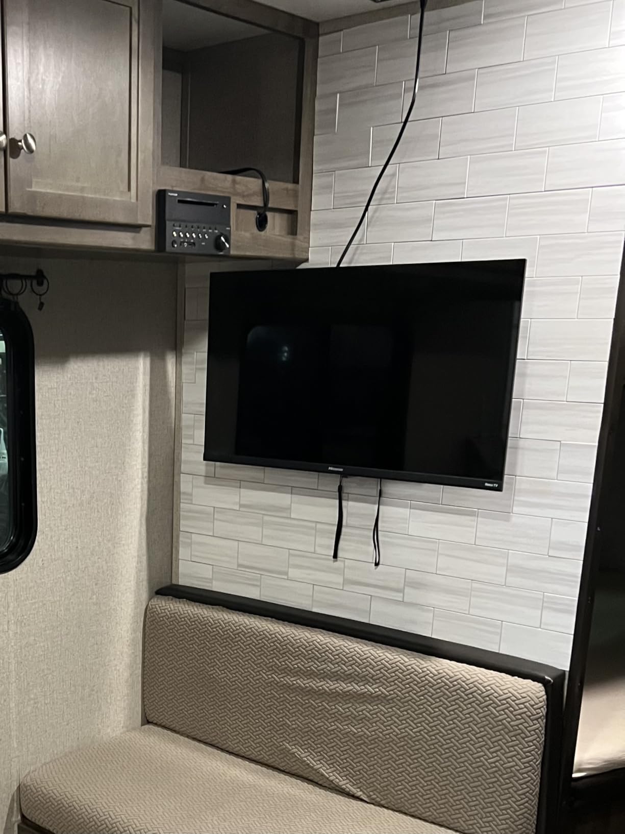 Vamos Tile 100-Piece Glossy Wooden Marble Grain Peel and Stick Backsplash Tile, 3x6 PVC Subway Tile with White Grout Customer Review Vamos Tile 100-Piece Glossy Wooden Marble Grain Peel and Stick Backsplash Tile, 3x6 PVC Subway Tile with White Grout - Customer Photo 2