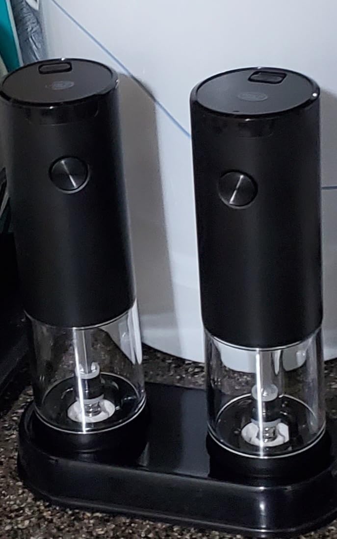 Electric Salt and Pepper Grinder Set Automatic Battery Pepper Mill Shakers Adjustable Coarseness Upgraded Larger Capacity with Led Home and Kitchen Appliances Birthday Gifts for Women Mom customer photo 2