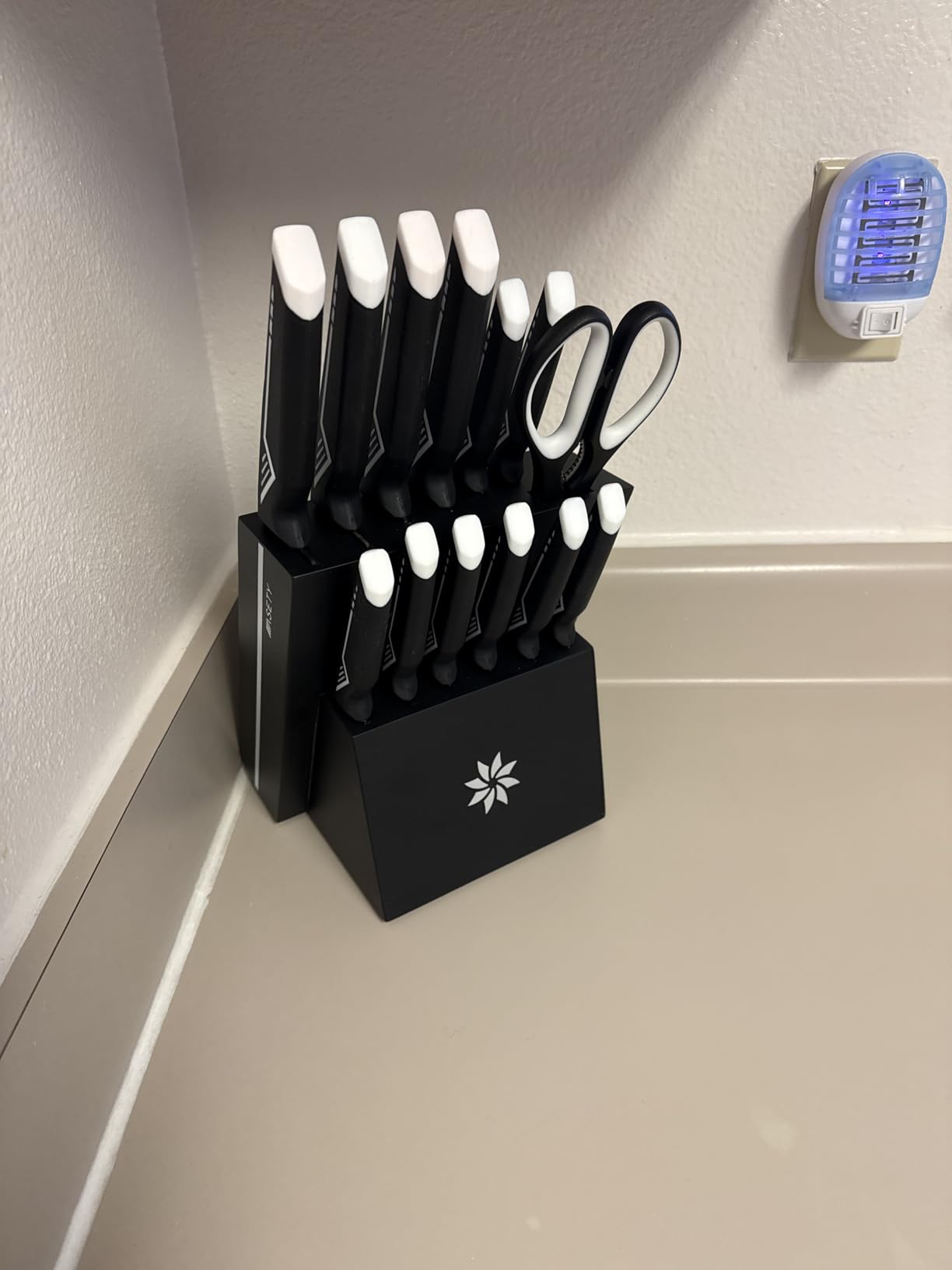 Knife Set - 15 PCS Kitchen Knife Set with Built-in Knife Sharpener Block - Stainless Steel Knife Block Set - Dishwasher Safe, Elegant Box for Men Women - Customer Photo 4