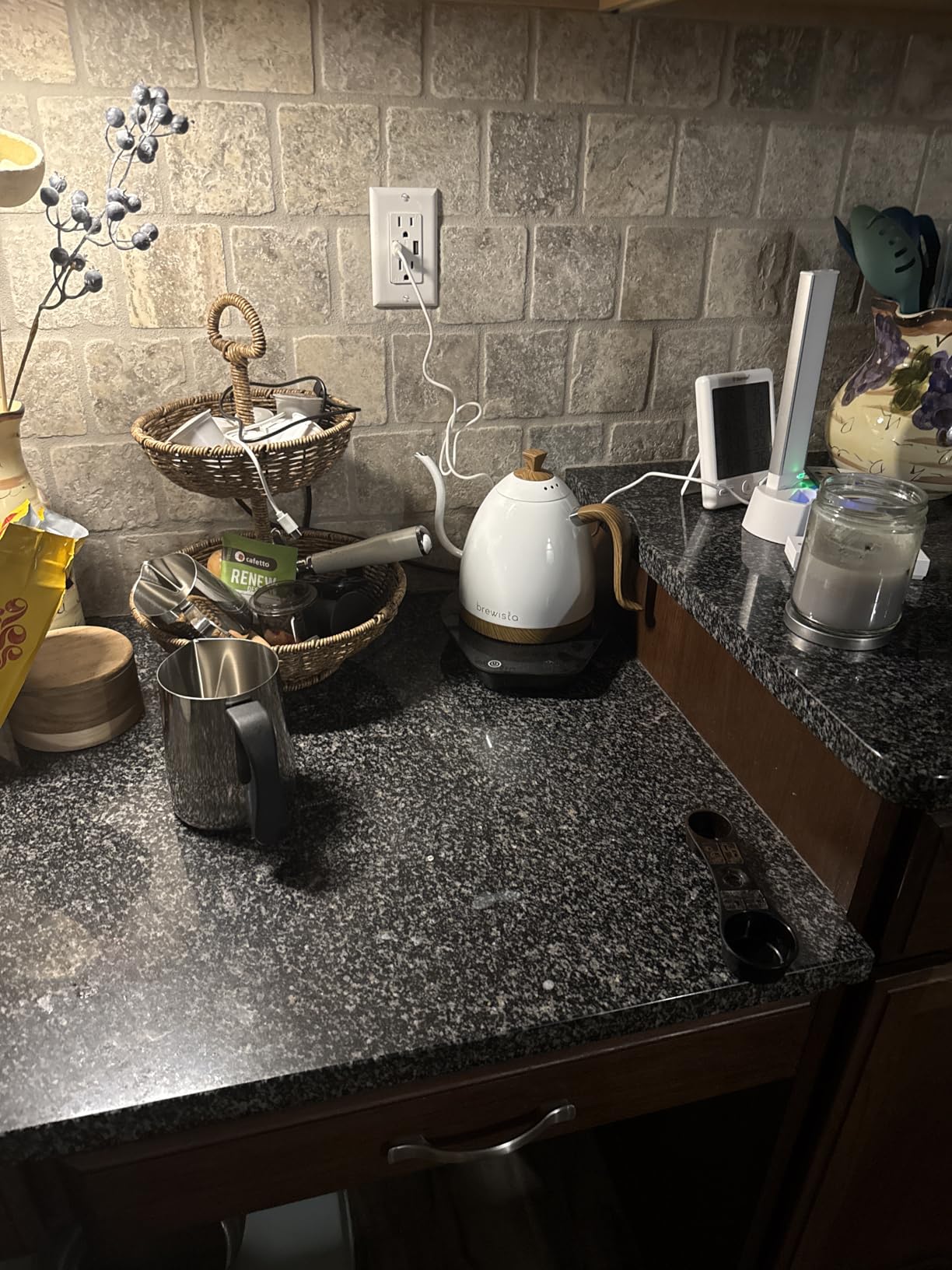Brewista Artisan Electric Gooseneck Kettle, Water Boiler with LCD Panel, Precise Temperature Control, Fast Boiling and Keep Warm Settings for Pour-Over Coffee & Tea, Cafe, 1 Liter (Matte Black) - Customer Photo 1