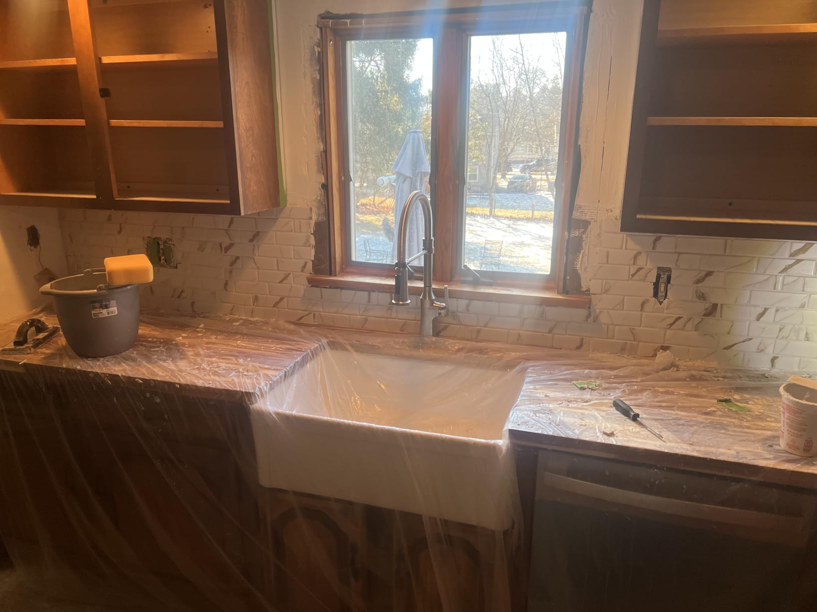 Delta Ermelo Pro Style Commercial Kitchen Faucet with Pull Down Sprayer, Single Hole Matte Black Kitchen Sink Faucet, Single Handle, Matte Black 18887-BL-DST - Customer Photo 1