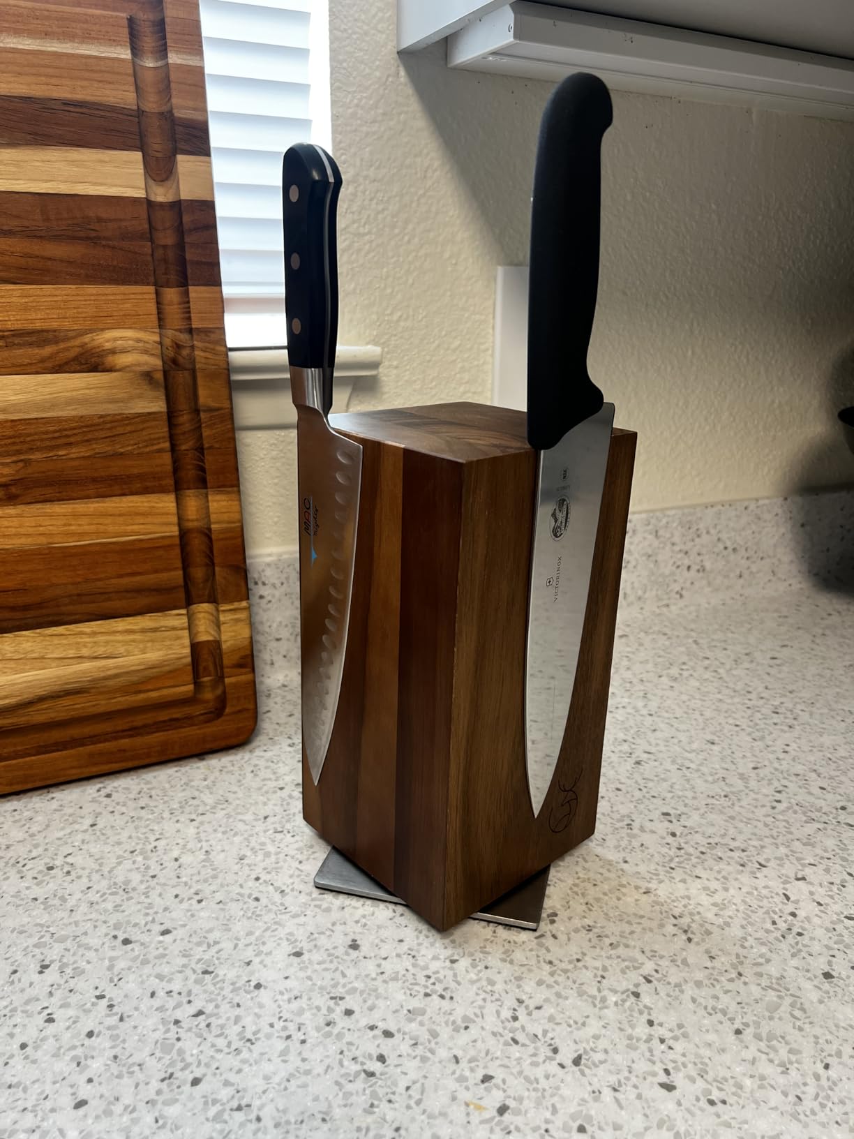 WALDWERK Magnetic Knife Holder Made of Acacia Wood - 360 degree rotatable Knife Block Without Knives - Knife Block - Knife Holder - Customer Photo 1