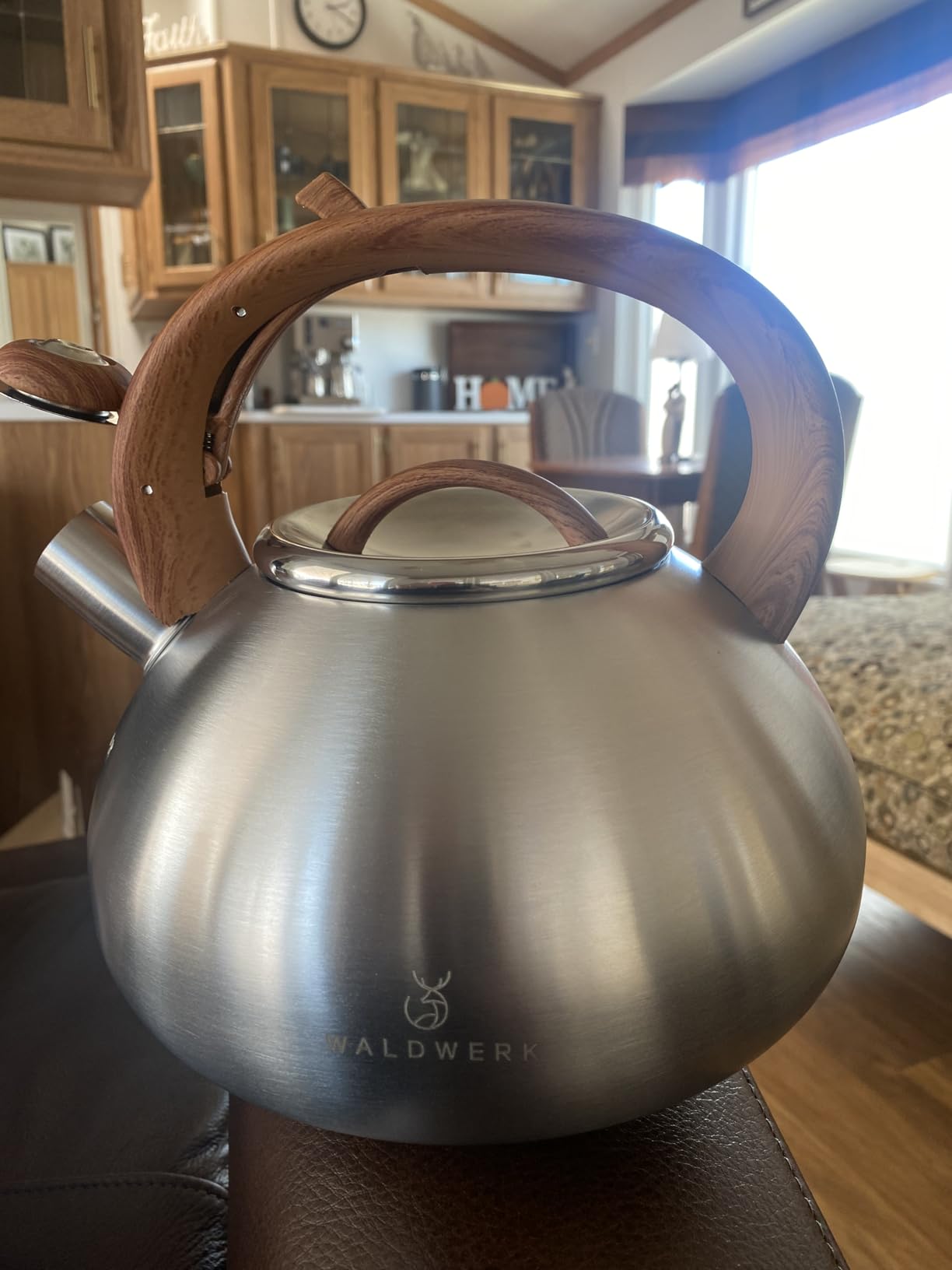 WALDWERK Tea Kettle Stovetop (2.4 Quart) - Teapot for Stovetop - also for Induction and Gas Stoves - Stainless Steel Tea Kettle - Whistling Tea Kettle for Stove Top Customer Review WALDWERK Tea Kettle Stovetop (2.4 Quart) - Teapot for Stovetop - also for Induction and Gas Stoves - Stainless Steel Tea Kettle - Whistling Tea Kettle for Stove Top - Customer Photo 2
