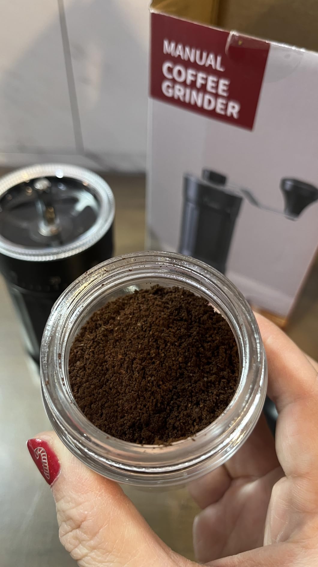 Mini Manual Coffee Grinder with 40 Adjustable Settings, Portable Hand Coffee Bean Mill with 30g Capacity, Conical Burr Coffee Grinder with Crank for Travel, Camping, Office, Espresso, Pour Over, etc customer photo 1