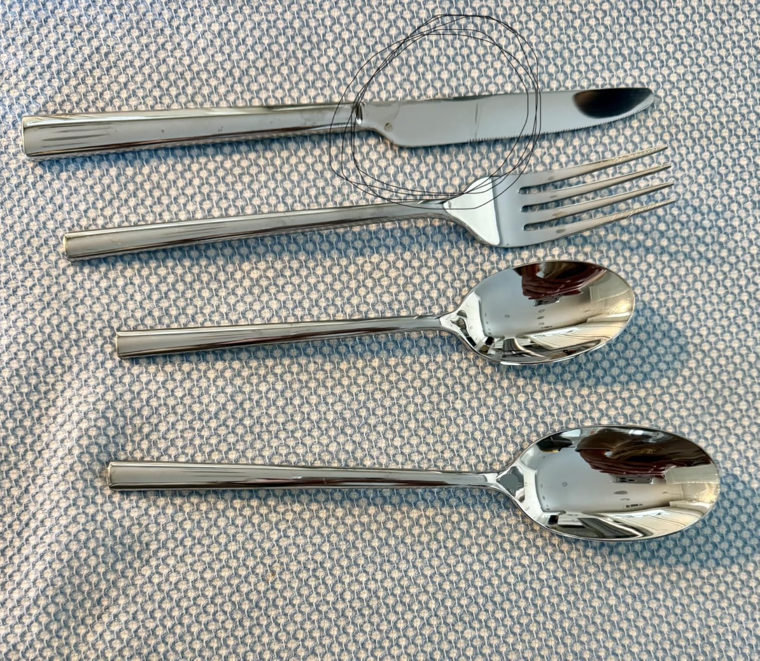 KINGSTONE Black Silverware Set, 40-Piece Forged Flatware Set Cutlery Set Premium Stainless Steel, Service for 8, for Kitchen, Home, Wedding, Party, Mirror Polished and Dishwasher Safe Customer Review KINGSTONE Black Silverware Set, 40-Piece Forged Flatware Set Cutlery Set Premium Stainless Steel, Service for 8, for Kitchen, Home, Wedding, Party, Mirror Polished and Dishwasher Safe - Customer Photo 1