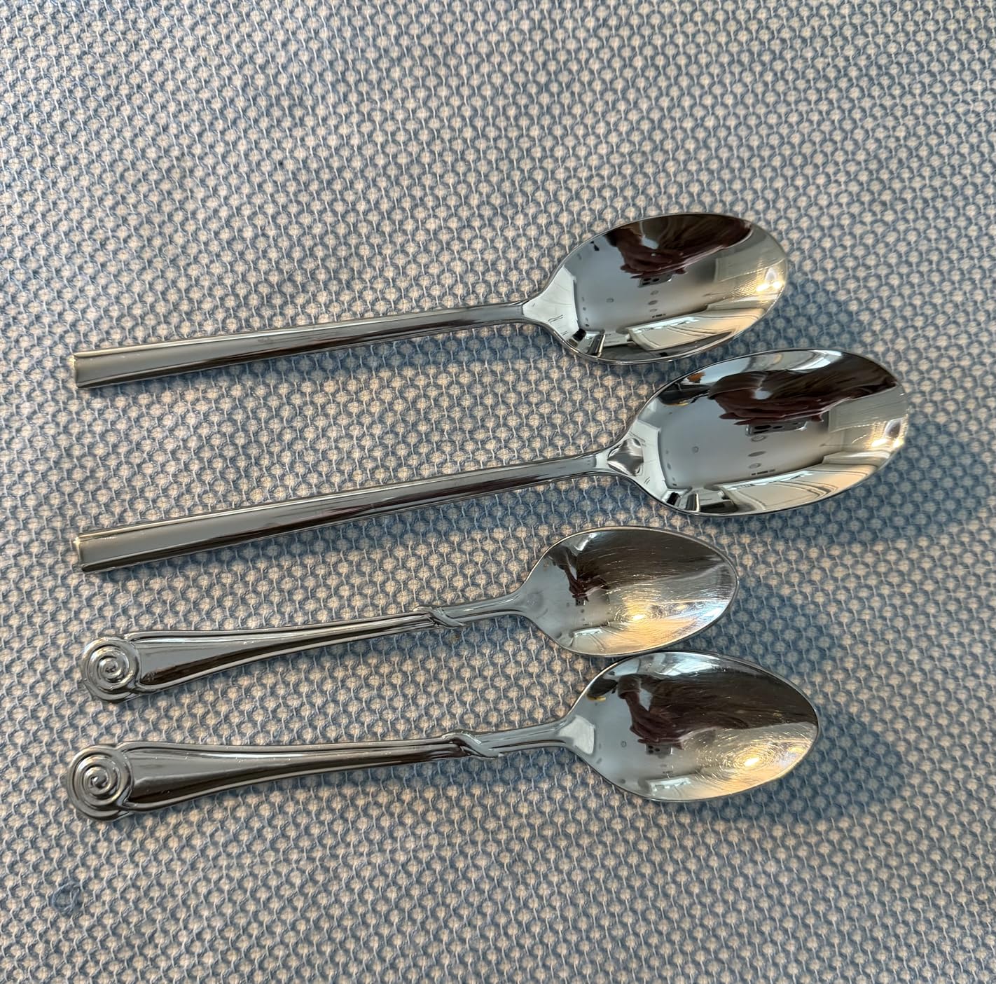 KINGSTONE Black Silverware Set, 40-Piece Forged Flatware Set Cutlery Set Premium Stainless Steel, Service for 8, for Kitchen, Home, Wedding, Party, Mirror Polished and Dishwasher Safe Customer Review KINGSTONE Black Silverware Set, 40-Piece Forged Flatware Set Cutlery Set Premium Stainless Steel, Service for 8, for Kitchen, Home, Wedding, Party, Mirror Polished and Dishwasher Safe - Customer Photo 2