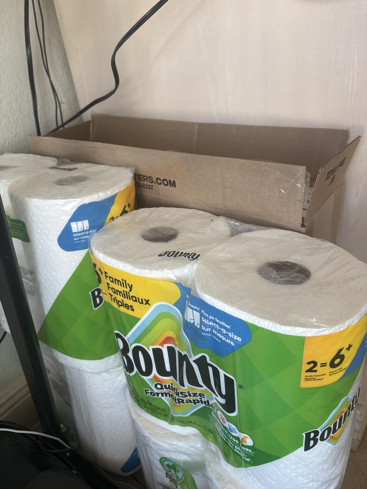 Bounty Quick-Size Paper Towels, White, 12 Family Triple = 40 Regular Rolls Customer Review Bounty Quick-Size Paper Towels, White, 12 Family Triple = 40 Regular Rolls - Customer Photo 5