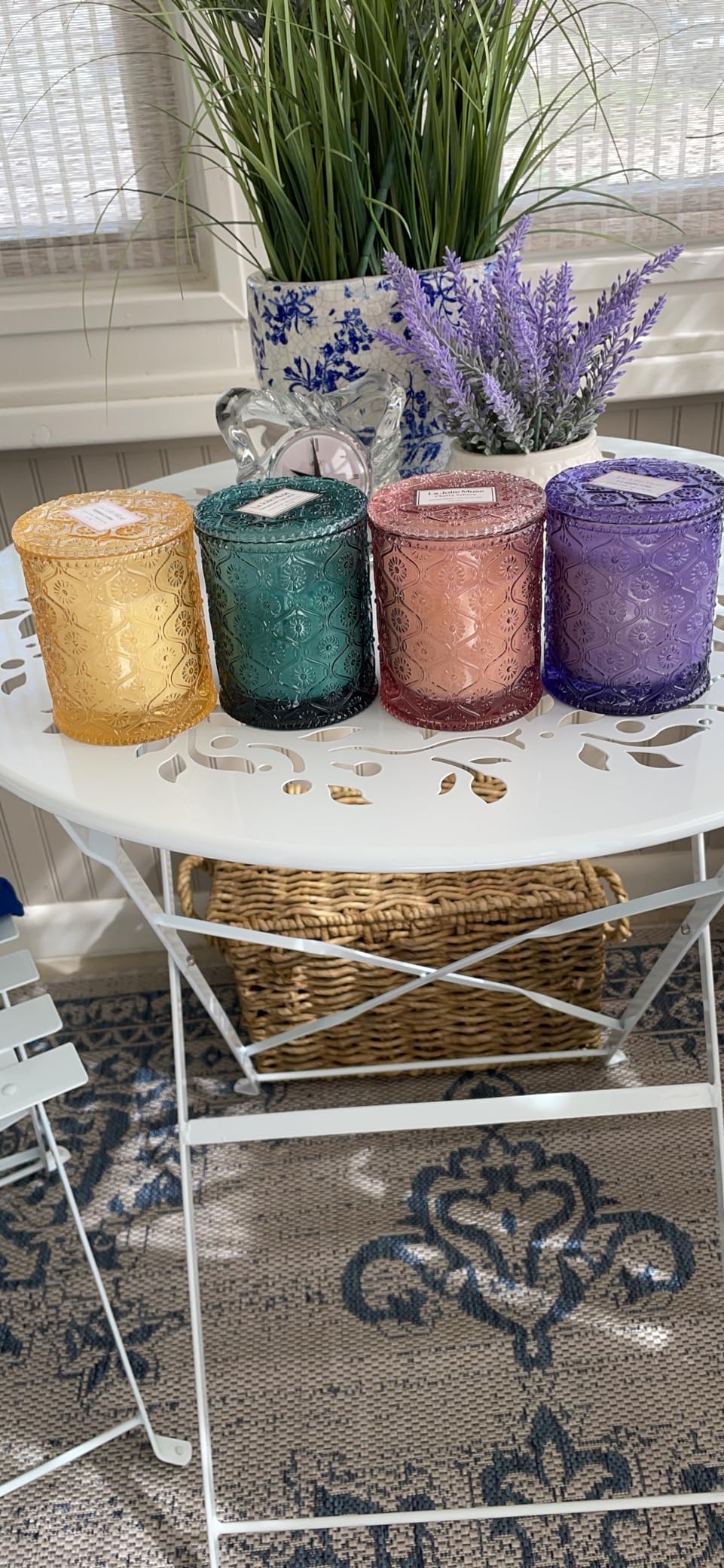 LA JOLIE MUSE Santorini Salt Air Candle - Bergamot, Sea Daffodil, Sandalwood | 6 oz Natural Soy Wax | 40 Hours Clean Burn | Ocean Scented Candle | Gift-Ready for Hosts & Gatherings - Customer Photo 2