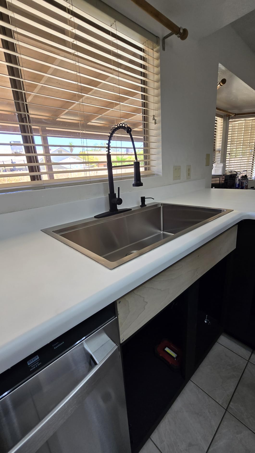 VEVOR Drop In Kitchen Sink 33 Inch Kitchen Sink Workstation, 304 Stainless Steel Top Mount Sinks, Drop-In Single Bowl with Ledge & Multiple Accessories Sink for RV, Prep Kitchen, Bar 33 x 22 x 9inch - Customer Photo 3
