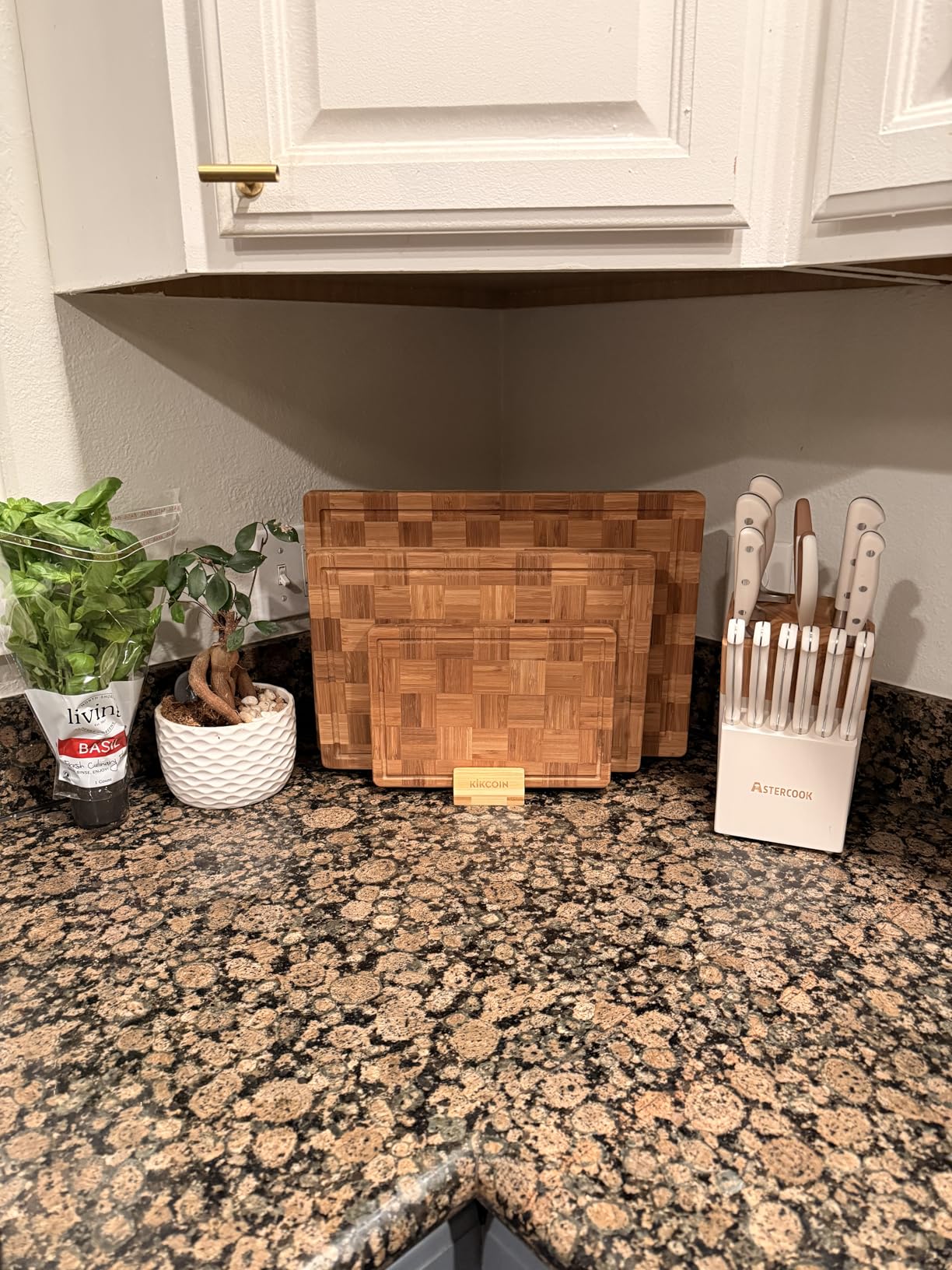 Knife Set,Astercook Kitchen Knife Set with Block 14-Piece Full Tang Stainless Steel Knives with Sharpener Dishwasher Safe and Anti-Slip Ergonomic Handle Elegant Cream White Utensils Set - Customer Photo 3