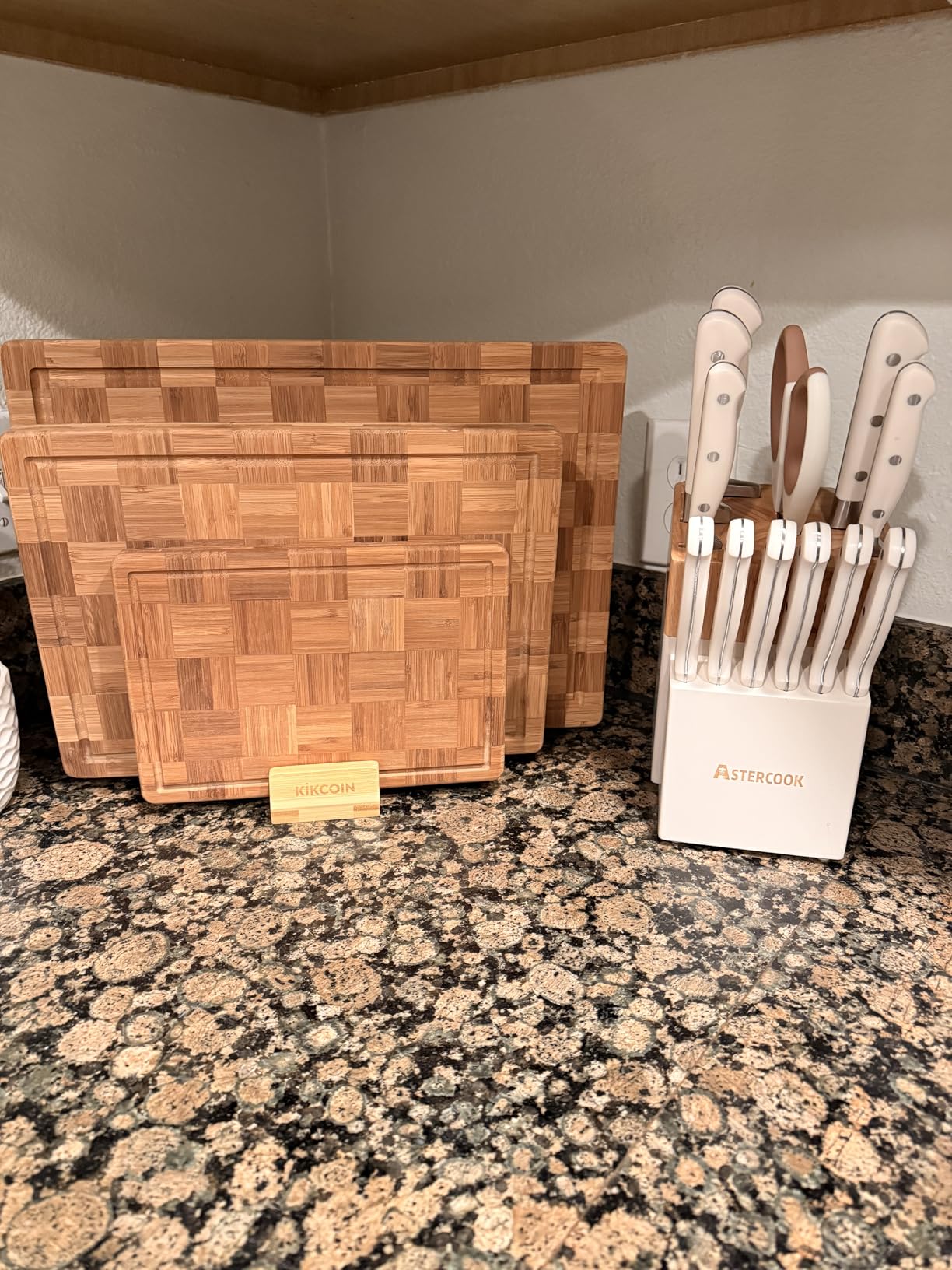 Knife Set,Astercook Kitchen Knife Set with Block 14-Piece Full Tang Stainless Steel Knives with Sharpener Dishwasher Safe and Anti-Slip Ergonomic Handle Elegant Cream White Utensils Set - Customer Photo 4
