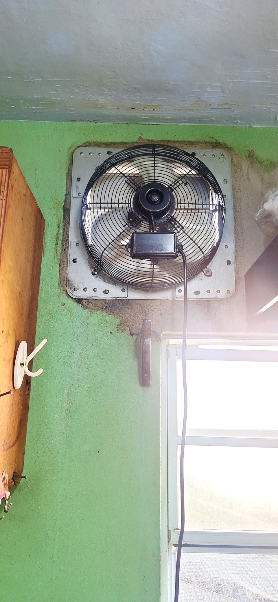 VENTISOL 18 Inch Shutter Exhaust Fan, Ven Fan with Power Cord Wall Mount, High Speed 2,500 CFM for Garages, Attic, Shops, Greenhouse Customer Review VENTISOL 18 Inch Shutter Exhaust Fan, Ven Fan with Power Cord Wall Mount, High Speed 2,500 CFM for Garages, Attic, Shops, Greenhouse - Customer Photo 1