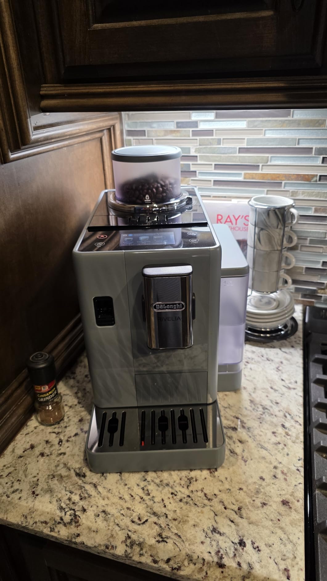 De'Longhi Rivelia Automatic Espresso Machine with Grinder & Milk Frother – All-in-One Coffee Maker, Hot & Iced Latte, Cappuccino, Bean Switch System, Burr Grinder, Compact Italian Design, Black - Customer Photo 1