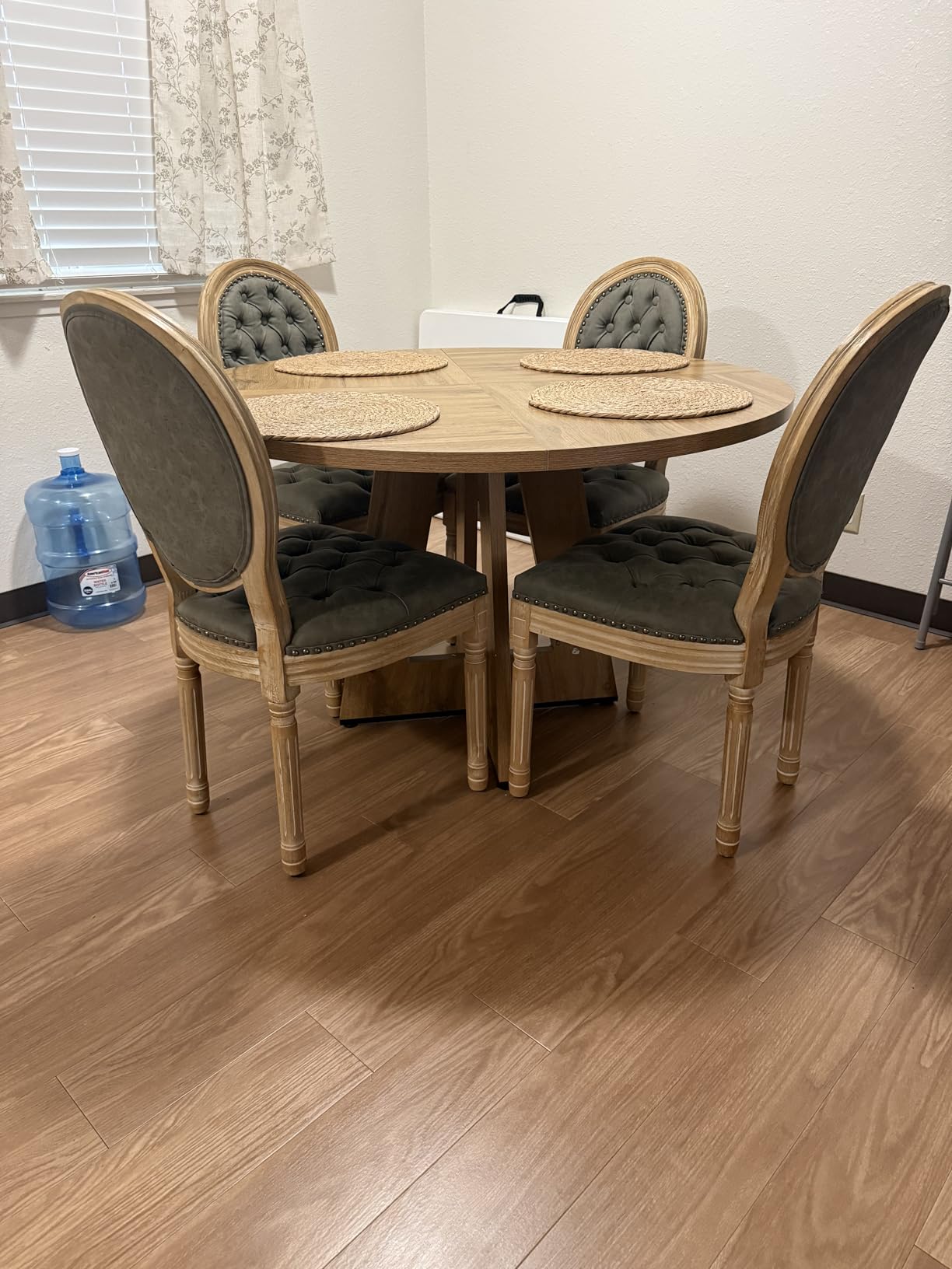 LITTLE TREE Round Dining Table for 4-6 People, 47 Inches Dining Room Table with Wooden Pedestal Base, Circle Kitchen Tables for Dining Room, Kitchen, Living Room, Oak - Customer Photo 4