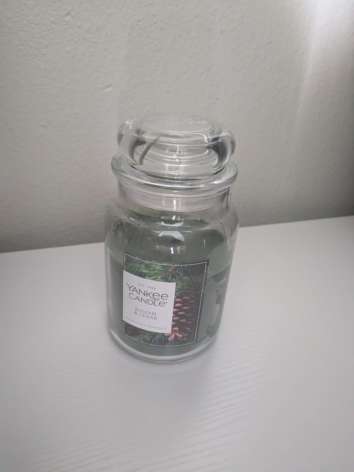 Yankee Candle Balsam & Cedar, Holiday Scented Candle, 22oz Large Jar with up to 150 Hour Burn Time, Giftable - Customer Photo 1