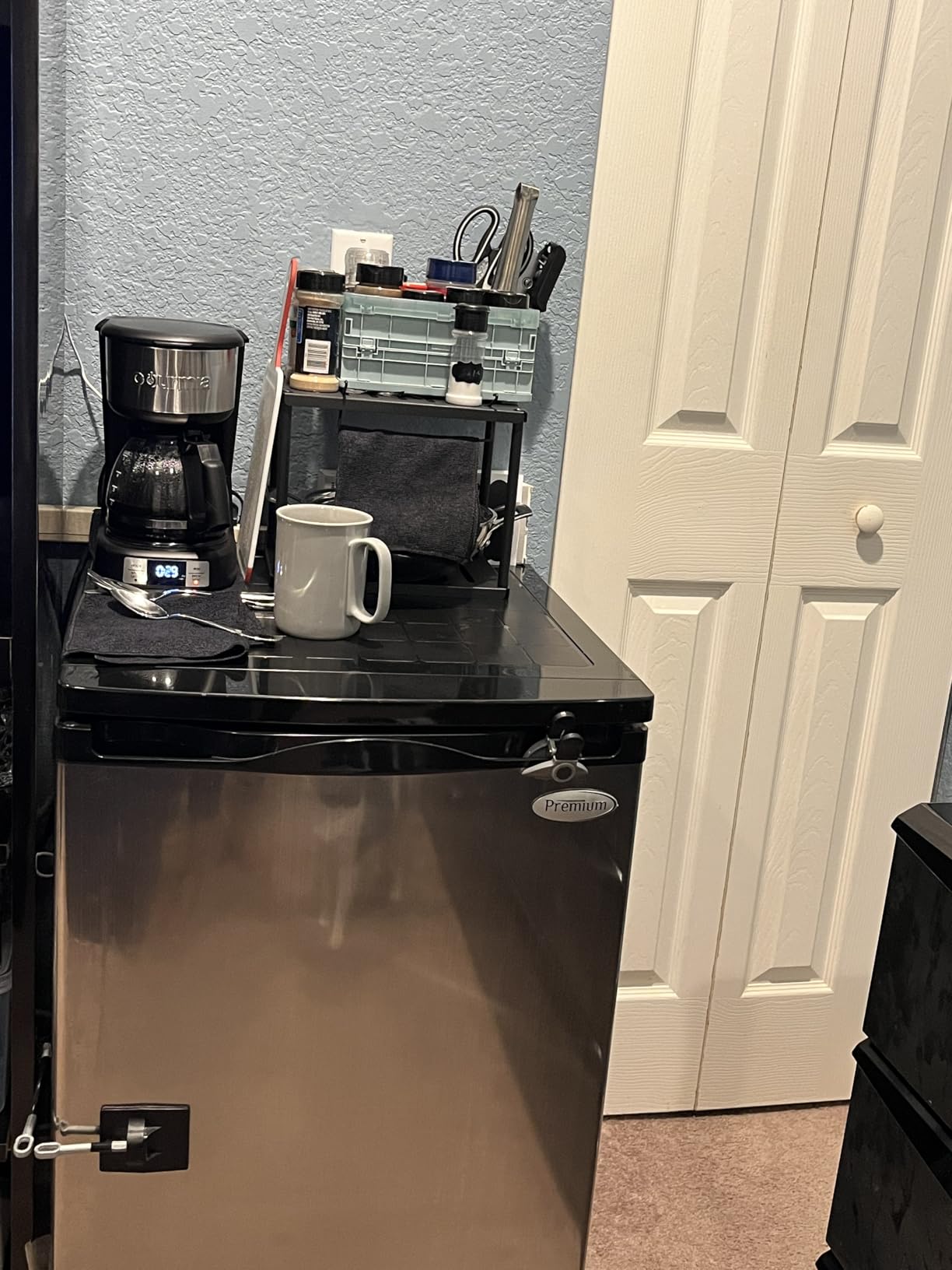 Gourmia Drip Coffee Maker – 5 Cup, One-Touch Brew, Pause & Serve, Adjustable 4 Hr Keep Warm, EZ-View Water Window, Black - Customer Photo 5