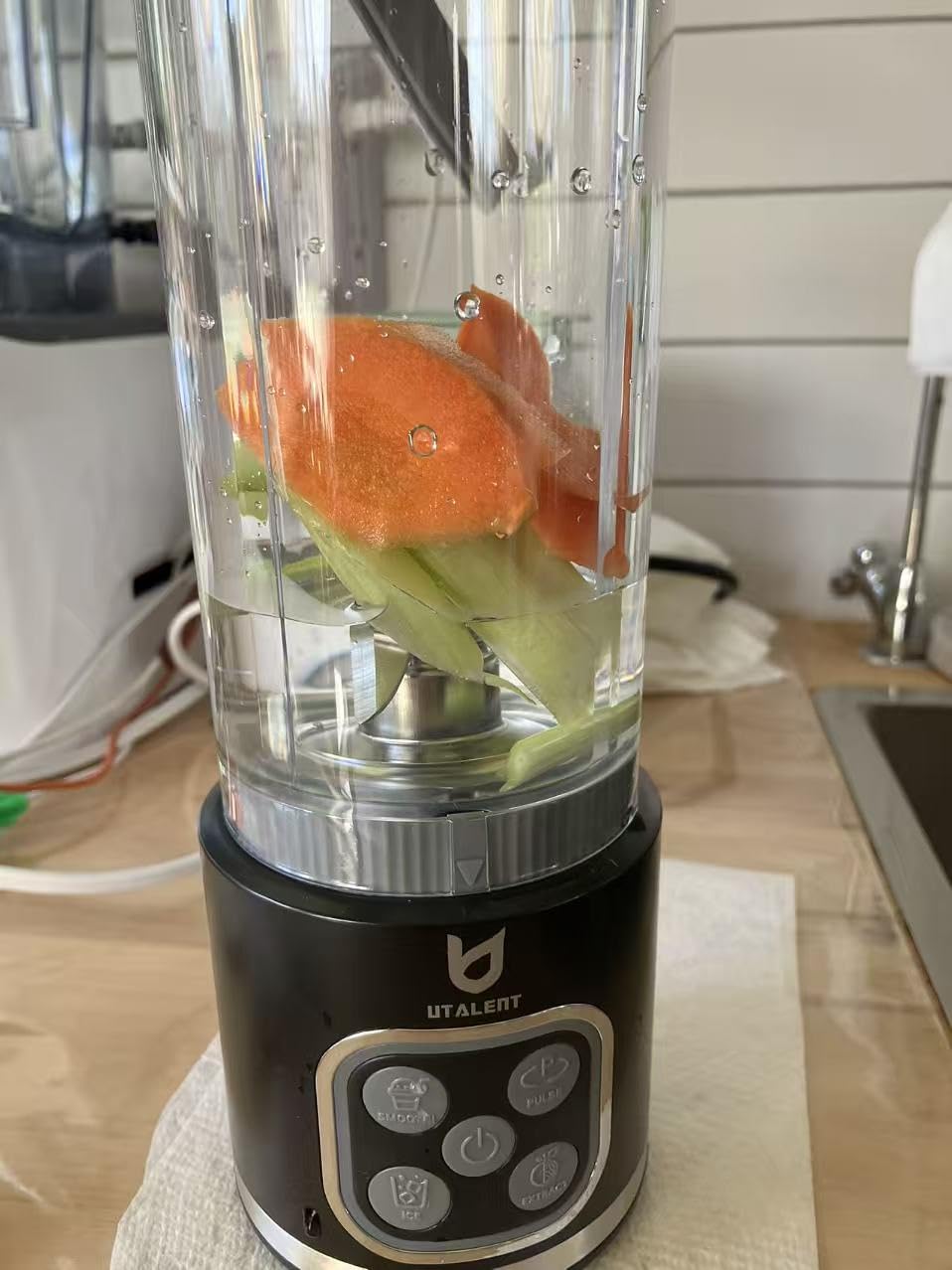 UTALENT Cordless Portable Blender, 25 oz removable Vessel, Powerful Personal Blender, For-Smoothies, Ice Crush, 4 Programs, Leakproof-Lid & Sip Spout, USB-C Rechargeable, Dishwasher Safe Parts, Black - Customer Photo 2
