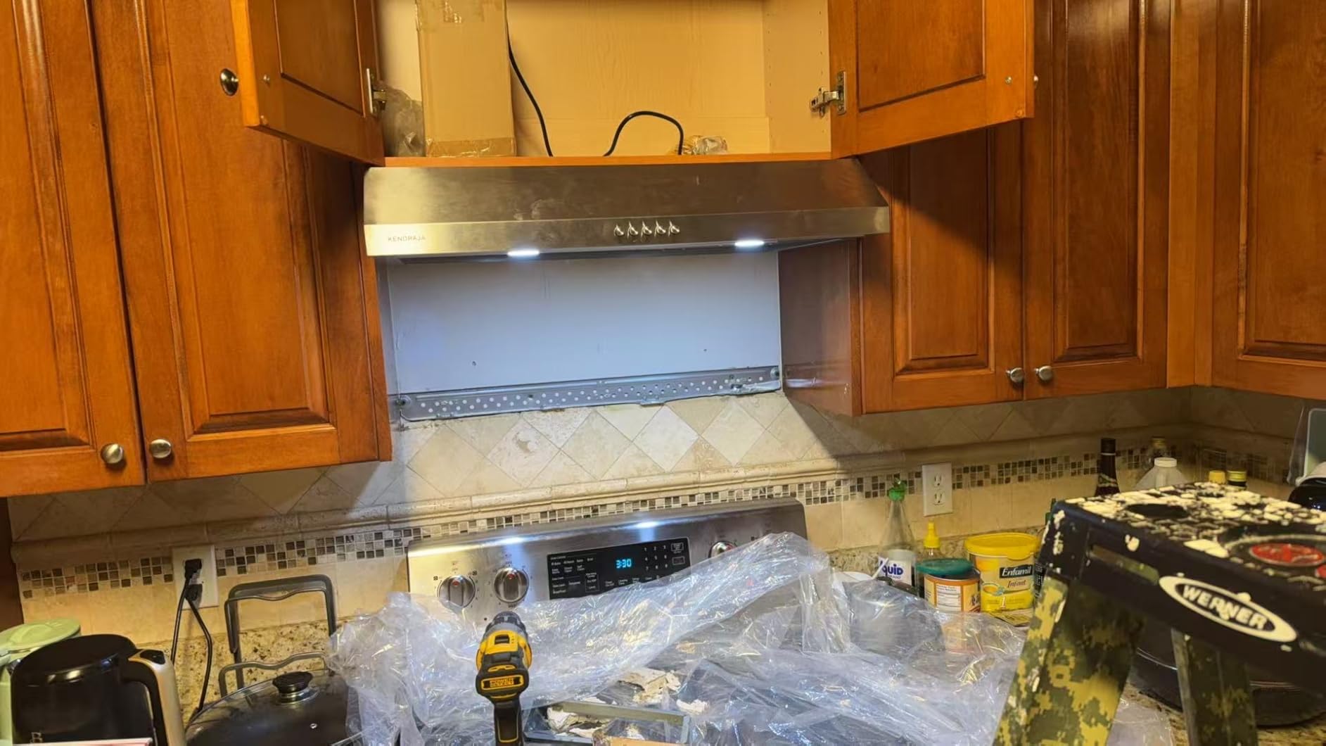 36 Inch Under Cabinet Range Hood | 700 CFM Stainless Steel | Convertible Ducted/Ductless | Washable Grease Filters | 3 Speed Fan | LED Lighting | Includes Charcoal Filters - Kendraja Customer Review 36 Inch Under Cabinet Range Hood | 700 CFM Stainless Steel | Convertible Ducted/Ductless | Washable Grease Filters | 3 Speed Fan | LED Lighting | Includes Charcoal Filters - Kendraja - Customer Photo 2