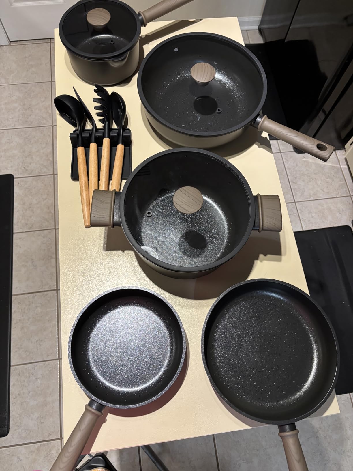 Astercook Non Stick Pots and Pans Set, Healthy Non-Toxic Titanium Induction Kitchen Cookware Sets for Cooking with Frying Pans, PFAS/PTFE/PFOA & PFOS Free, Black, 19 Pcs Customer Review Astercook Non Stick Pots and Pans Set, Healthy Non-Toxic Titanium Induction Kitchen Cookware Sets for Cooking with Frying Pans, PFAS/PTFE/PFOA & PFOS Free, Black, 19 Pcs - Customer Photo 2