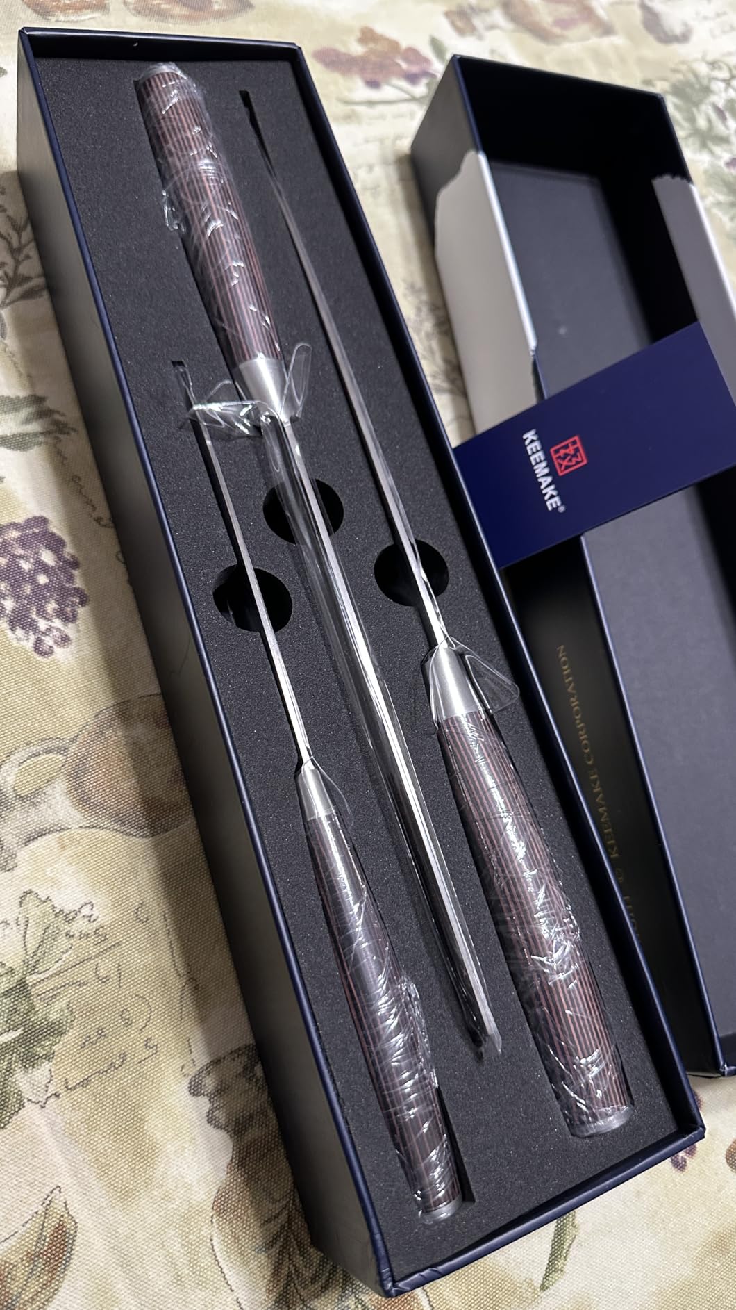 KEEMAKE Kitchen Knife Sets, 3 Pieces Professional Chef Knife Set with High Carbon Stainless Steel, Ultra Sharp Blade Kitchen Knives Sets with Ergonomic Pakkawood Handle & Gift Box Customer Review KEEMAKE Kitchen Knife Sets, 3 Pieces Professional Chef Knife Set with High Carbon Stainless Steel, Ultra Sharp Blade Kitchen Knives Sets with Ergonomic Pakkawood Handle & Gift Box - Customer Photo 2