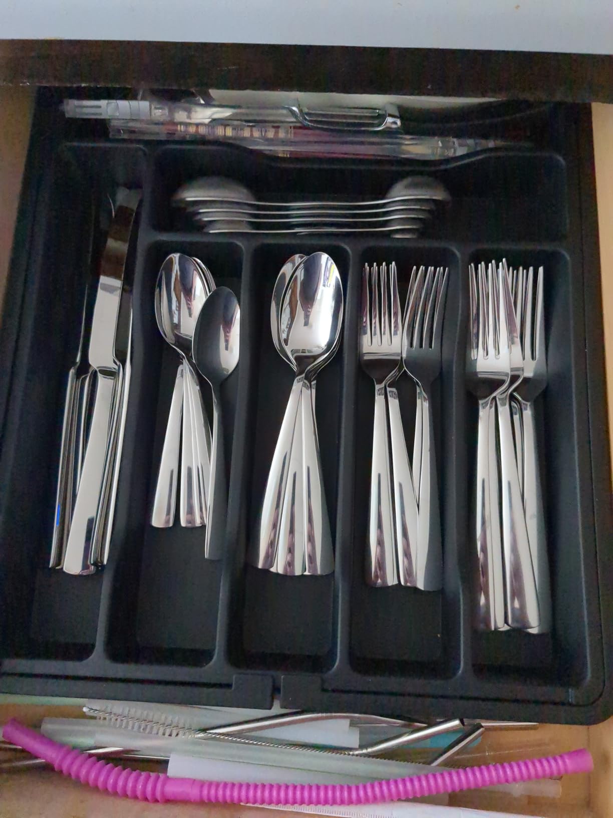 Black Silverware Set, 45-Piece Flatware Set Service for 8, Durable Stainless Steel, Mirror Polished Tableware Eating Cutlery Set, Kitchen Utensils Set with Steak Knives, Dishwasher Safe Customer Review Black Silverware Set, 45-Piece Flatware Set Service for 8, Durable Stainless Steel, Mirror Polished Tableware Eating Cutlery Set, Kitchen Utensils Set with Steak Knives, Dishwasher Safe - Customer Photo 1