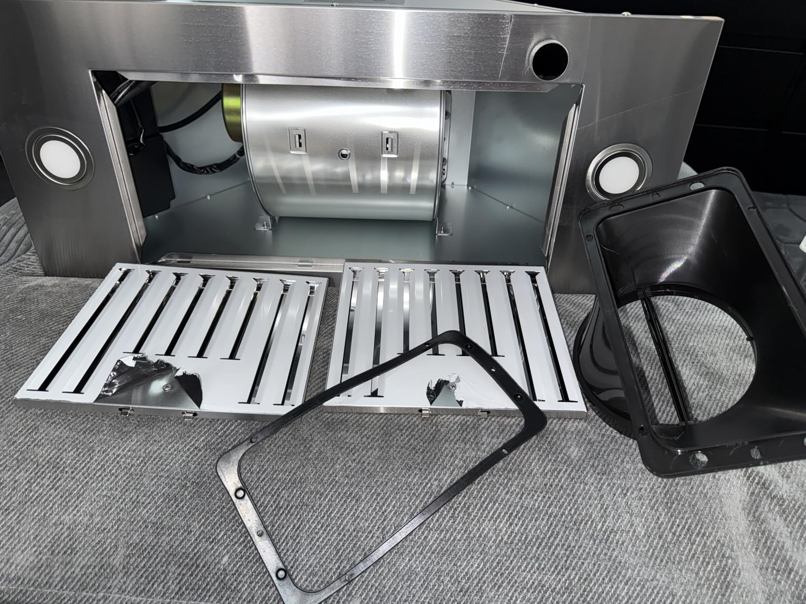 JOCO 42 Inch Range Hood Insert, 900 CFM Stainless Steel Built-In Kitchen Vent Hood, Convertible for Ducted or Ductless Installation, 4-Speed Gesture/Touch/Remote Control, Model B02-42G Customer Review JOCO 42 Inch Range Hood Insert, 900 CFM Stainless Steel Built-In Kitchen Vent Hood, Convertible for Ducted or Ductless Installation, 4-Speed Gesture/Touch/Remote Control, Model B02-42G - Customer Photo 2