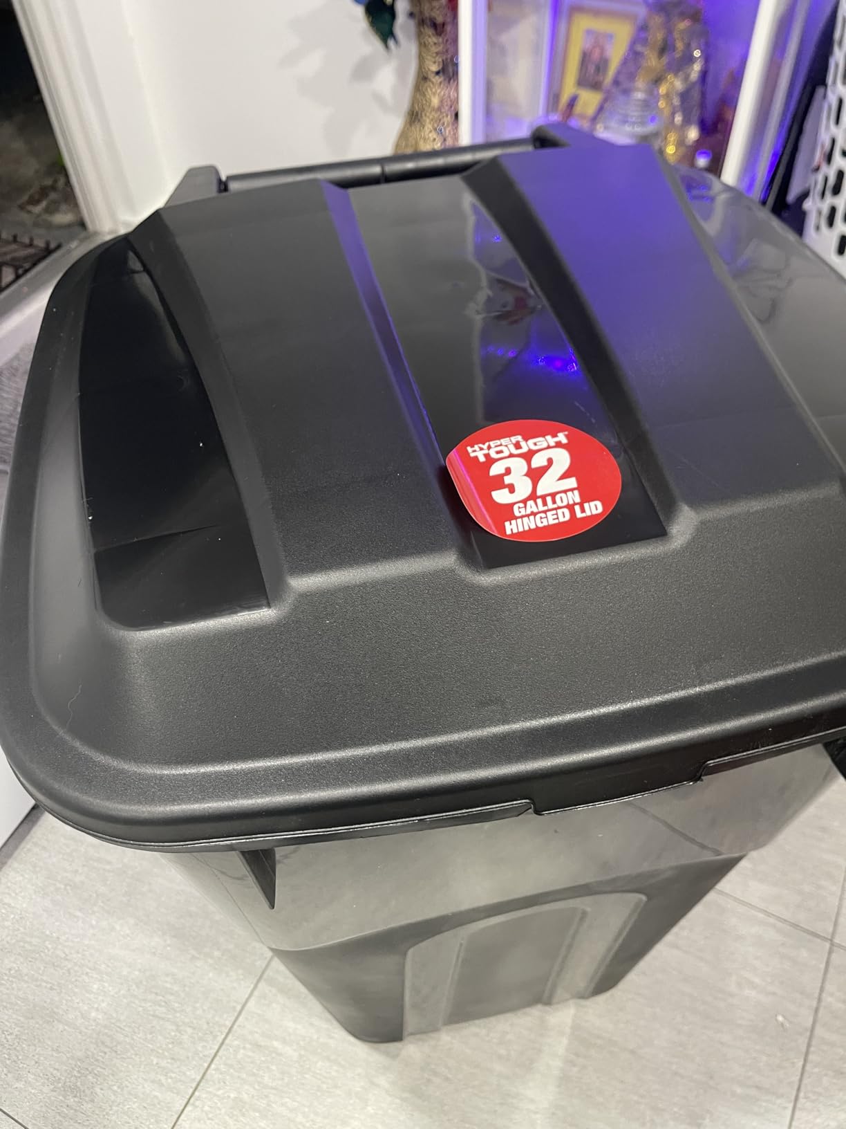 32 Gallon Trash Can, Black Large Capacity Garbage Bin with Lid and Wheels, Outdoor Trash Can for Kitchen, Garden, Garage, Patio, Office Customer Review 32 Gallon Trash Can, Black Large Capacity Garbage Bin with Lid and Wheels, Outdoor Trash Can for Kitchen, Garden, Garage, Patio, Office - Customer Photo 2
