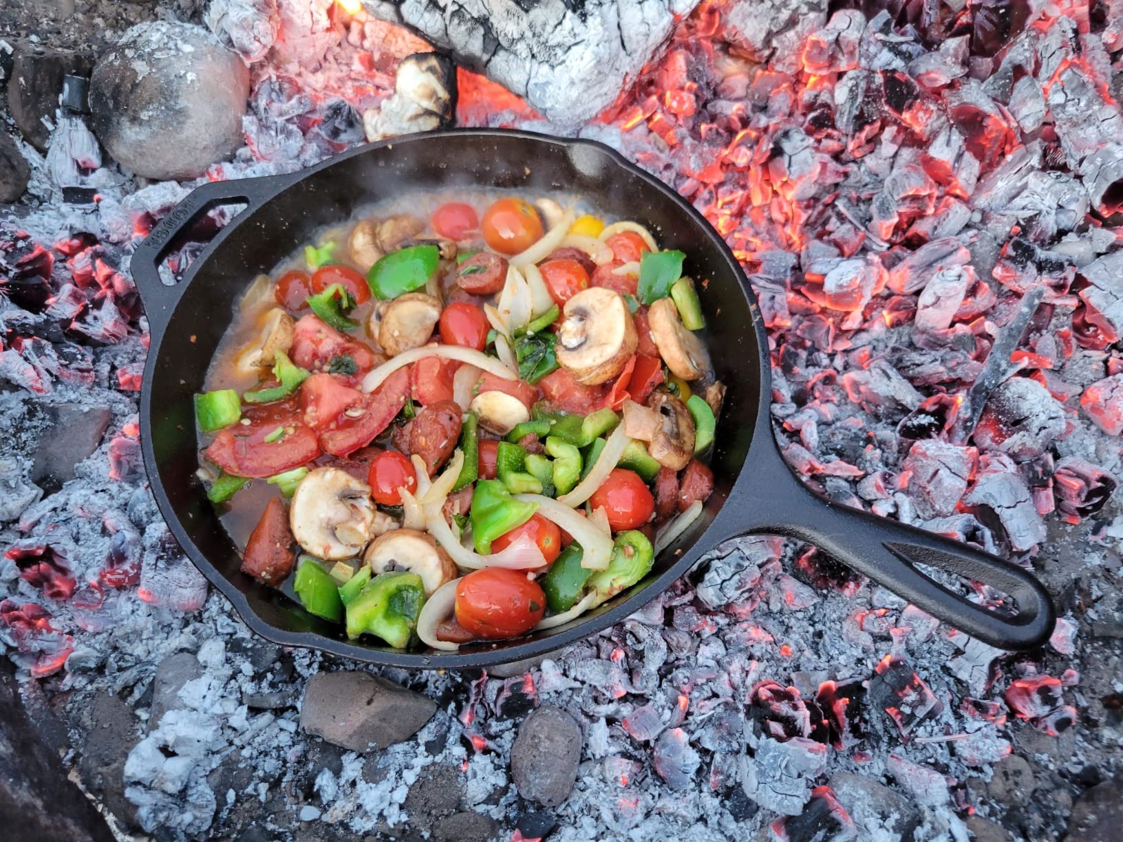 Lodge 4 Quart Pre-Seasoned Cast Iron Camp Dutch Oven with Lid - Dual Handles - Use in the Oven, on the Stove, on the Grill or over the Campfire - Black customer photo 1