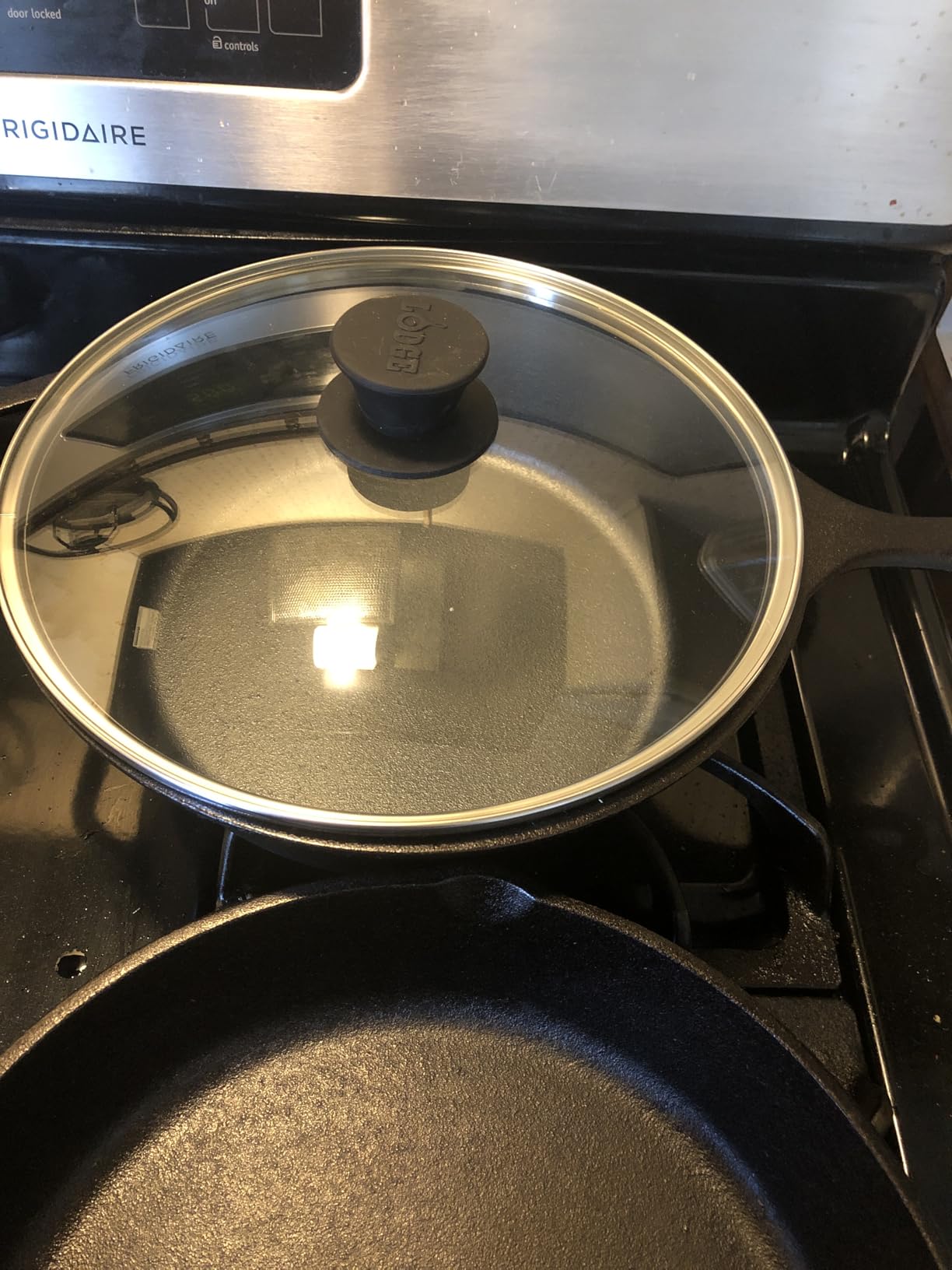 Lodge 3 Quart Pre-Seasoned Cast Iron Deep Skillet - Signature Teardrop Handle & Assist Handle - Use in the Oven, on the Stove or Grill, or Over a Campfire customer photo 1