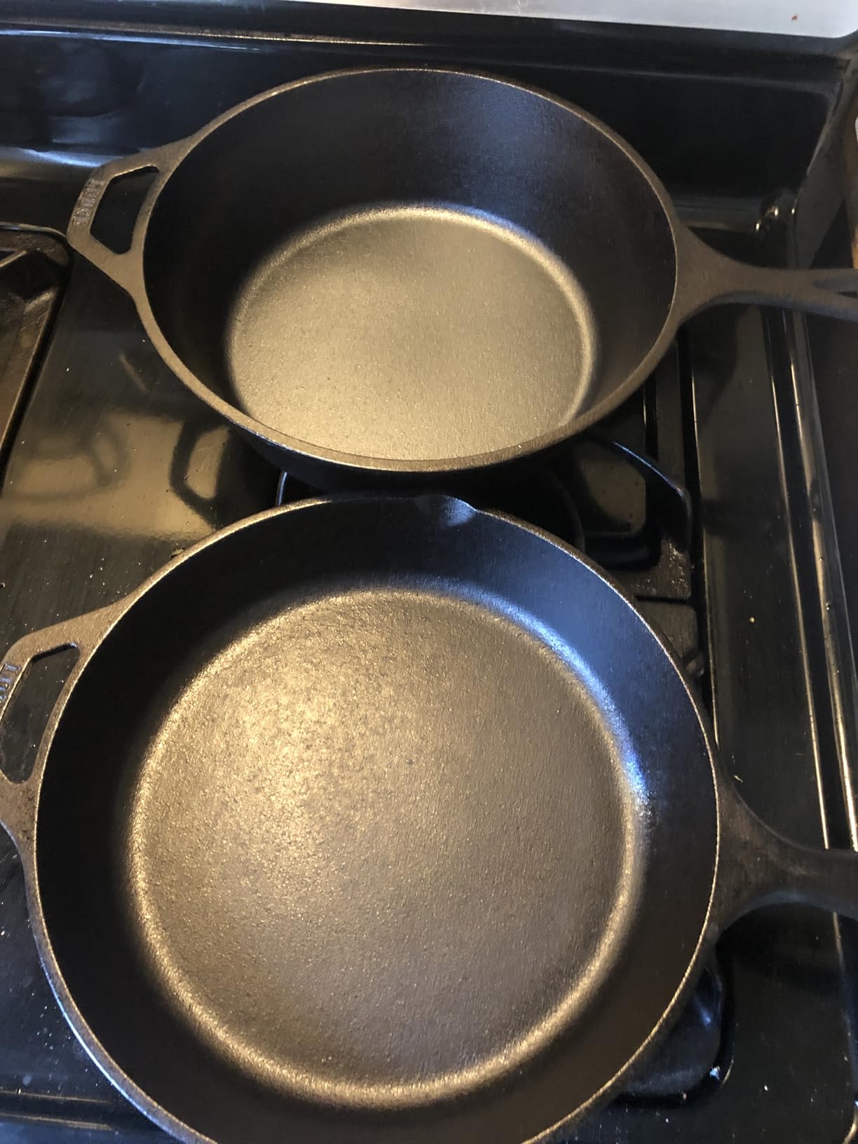 Lodge 3 Quart Pre-Seasoned Cast Iron Deep Skillet - Signature Teardrop Handle & Assist Handle - Use in the Oven, on the Stove or Grill, or Over a Campfire customer photo 2