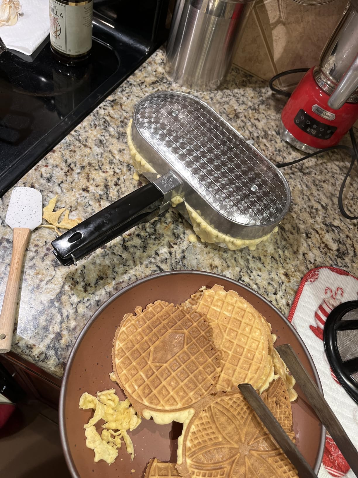 C. Palmer Pizzelle Iron Model 1000, 800 Watts Pizelle Maker Electric, American Made Pizelle Press, Makes Two 5-Inch Authentic Pizelles, Pizelle Cookie Press, Unique Housewarming Gifts for Her customer photo 1