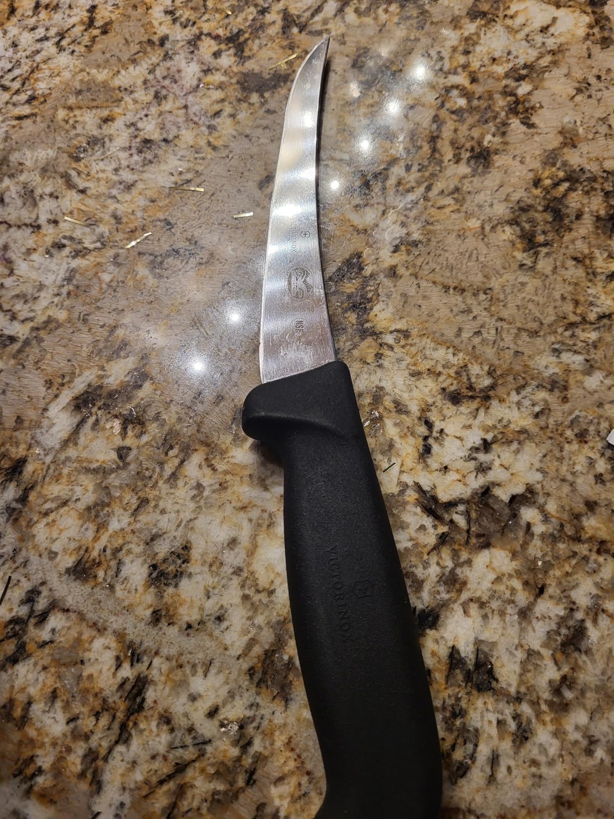 Victorinox Fibrox Curved Boning Knife, Flexible Blade, 6-Inch, Black customer photo 1