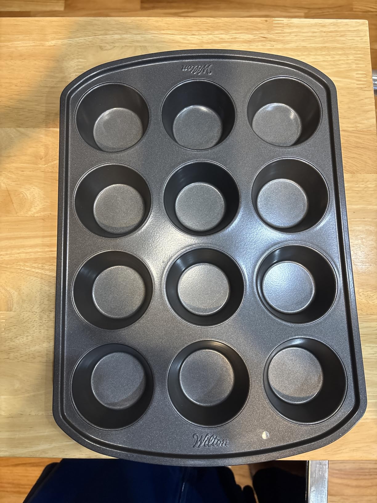 Wilton Gold Non-Stick 12-Cup Muffin Pan, Cold-Rolled Steel Bakeware, Made without PFAS, 10.5 x 15 x 1.4 in, Packaging May Vary customer photo 1