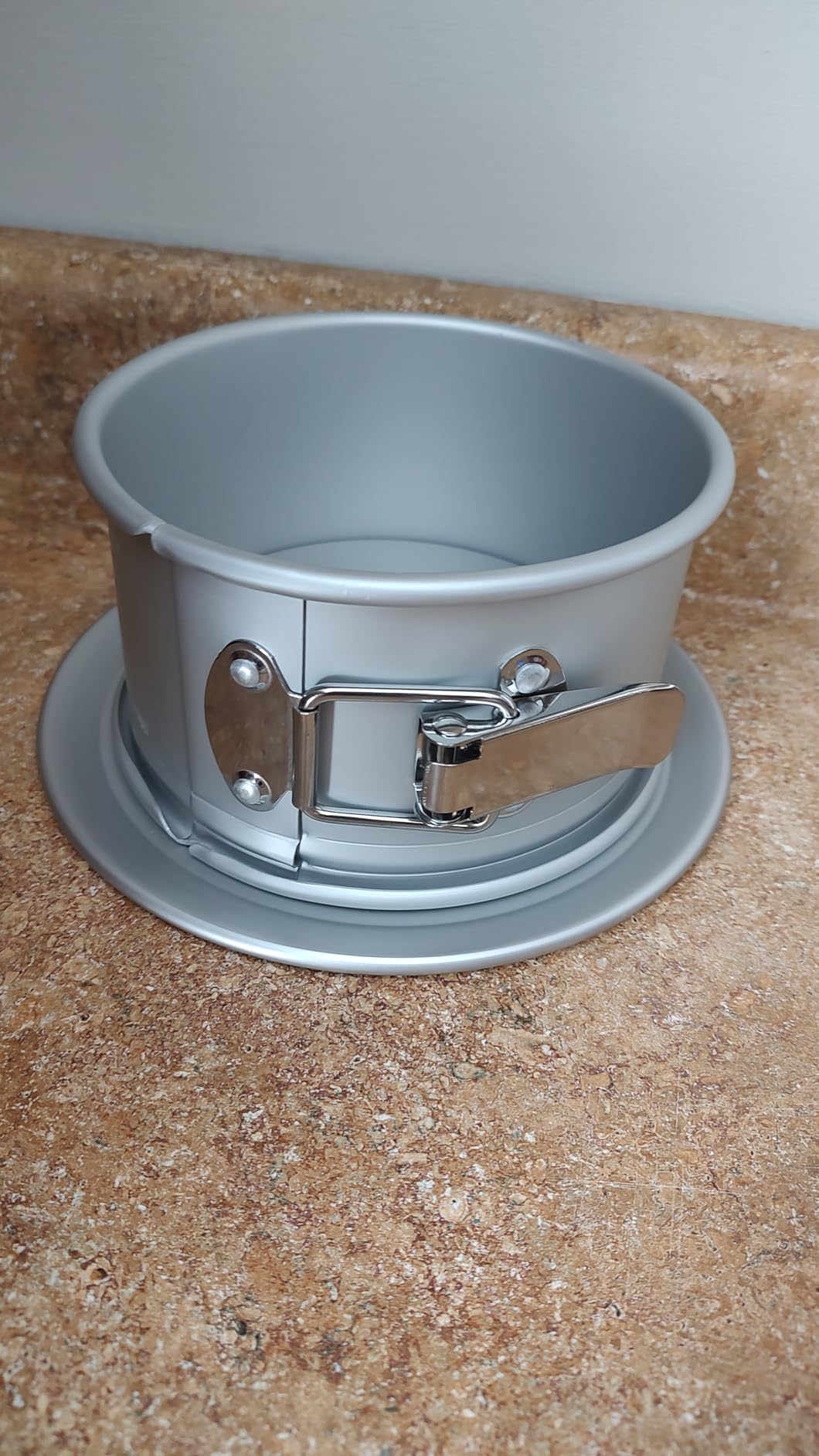 Fat Daddio's Round Springform Pan, 3 inch high - 9