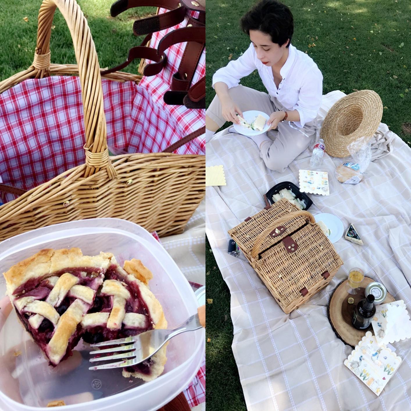 PICNIC TIME Piccadilly Picnic Basket for 2, Romantic Vintage English-Style Wooden Basket, Complete Deluxe Service for Two with Fully-lined Interior and Double-lid Design customer photo 2