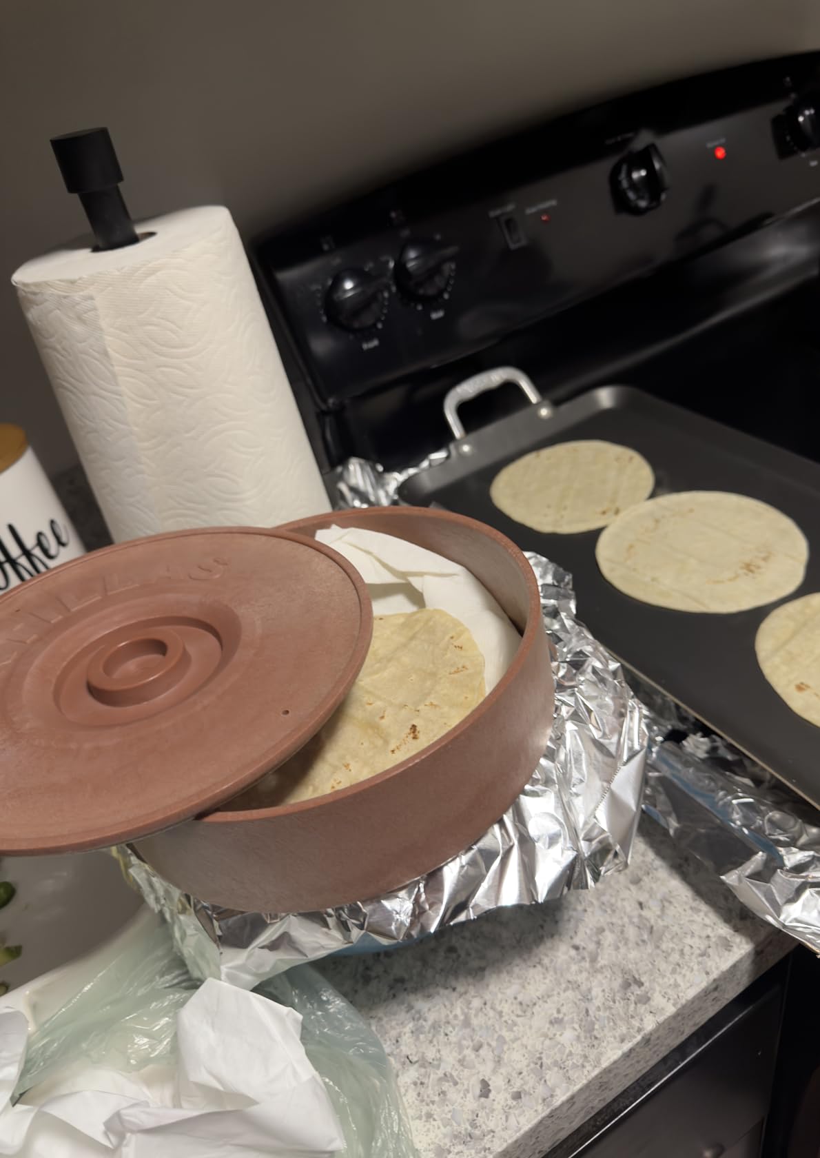 Winco PTW-8 8-1/2-Inch Diameter Tortilla Warmer, 2-5/8-Inch Height,Brown,Medium customer photo 1
