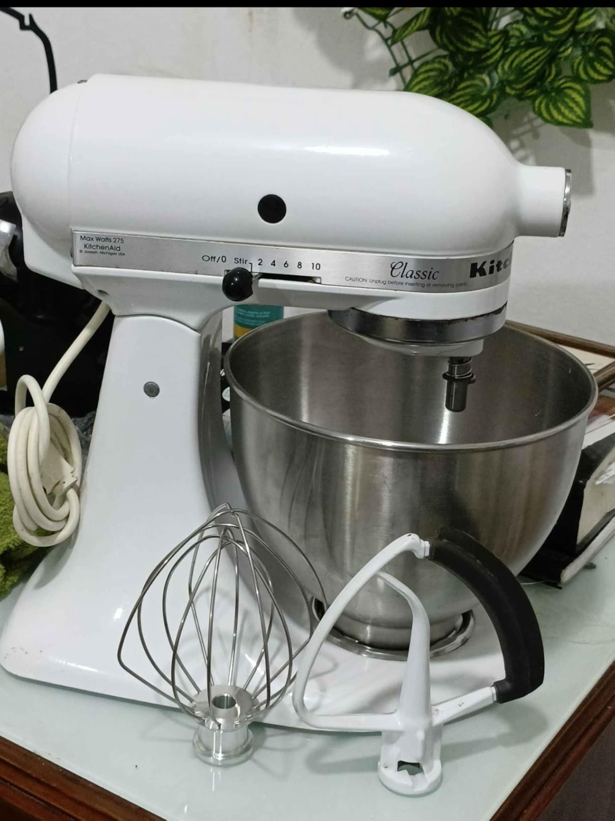 KitchenAid Classic Series 4.5 Quart Tilt-Head Stand Mixer K45SS, Onyx Black customer photo 2