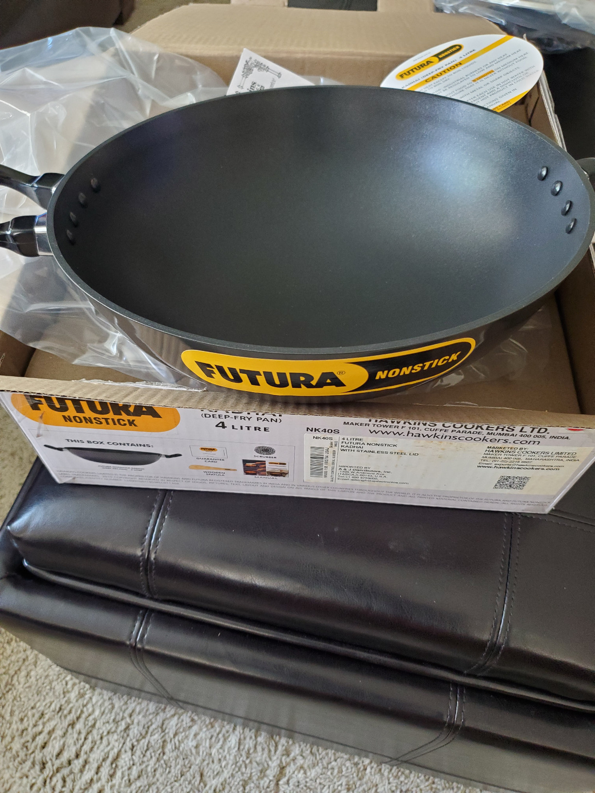 Hawkins Futura Nonstick Kadhai 2.5 L, 26 cm, 3.25 mm with SS lid (Black) customer photo 2