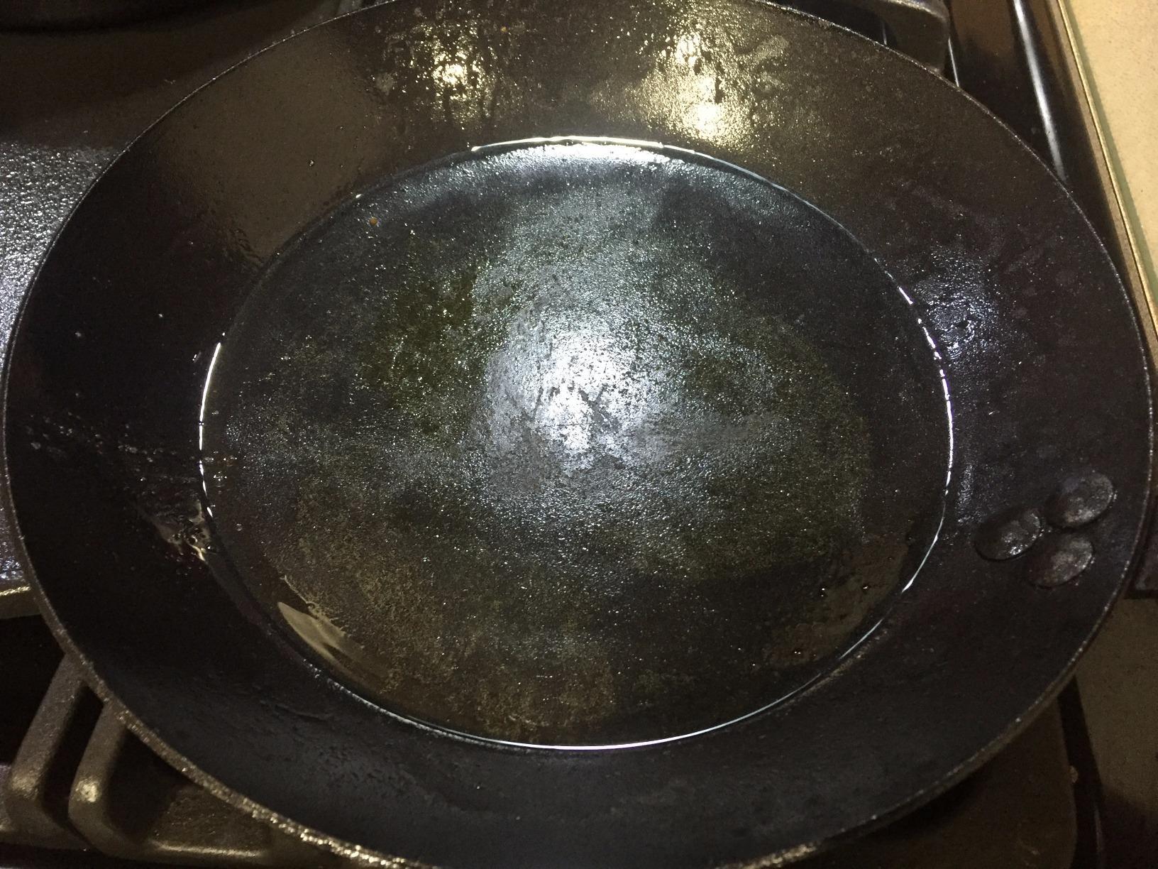 Lodge 10 Inch Carbon Steel Skillet - PFAS-Free Pre-Seasoned Carbon Steel Frying Pan for High-Heat Searing - Long Handle Design - Made in the USA customer photo 2