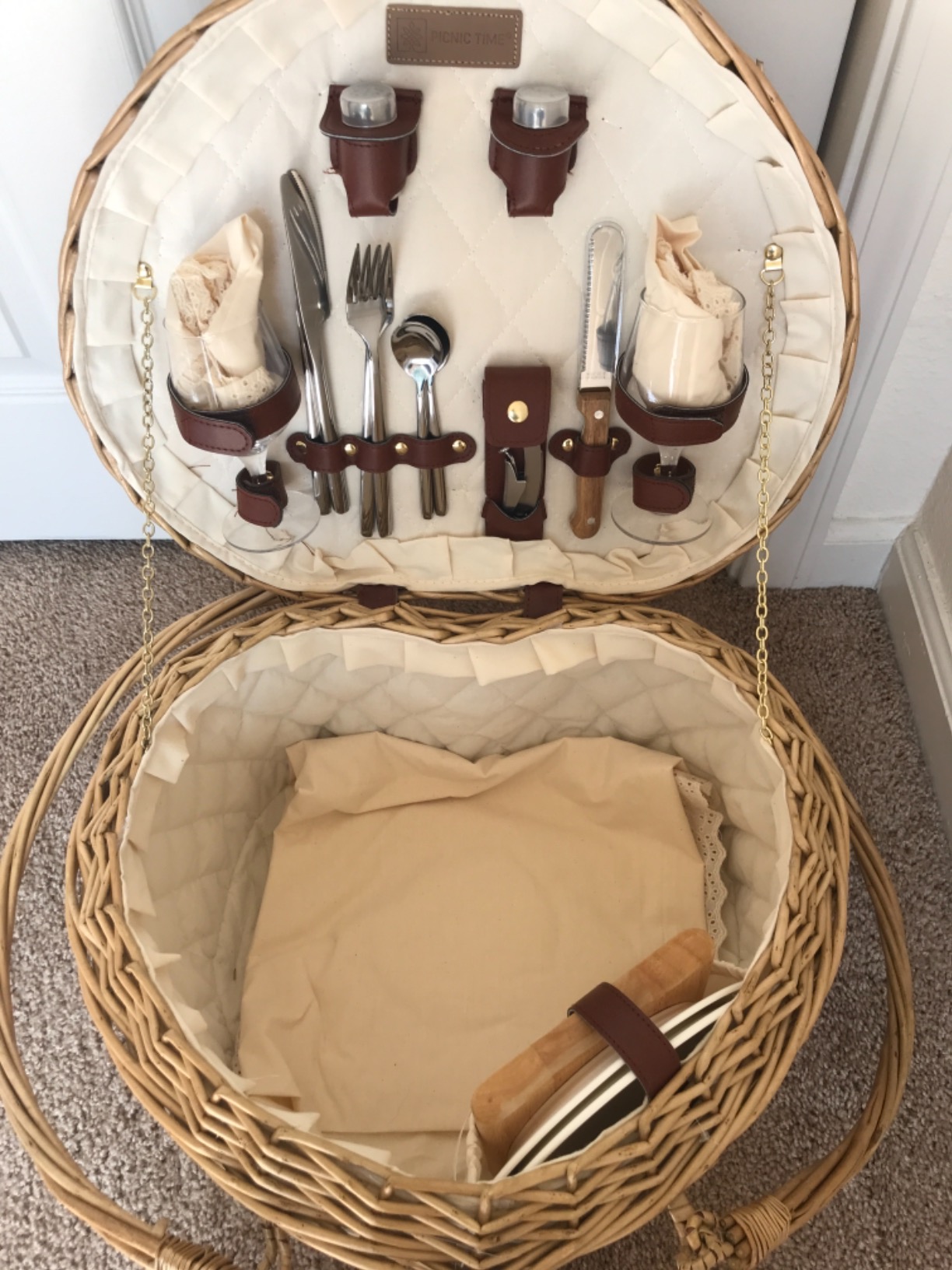 PICNIC TIME Heart Picnic Basket for 2, Wicker Basket with Handle, Complete Deluxe Service for Two, Handwoven and Sturdy Willow Constructed with Fully-lined interior and Accessories customer photo 2