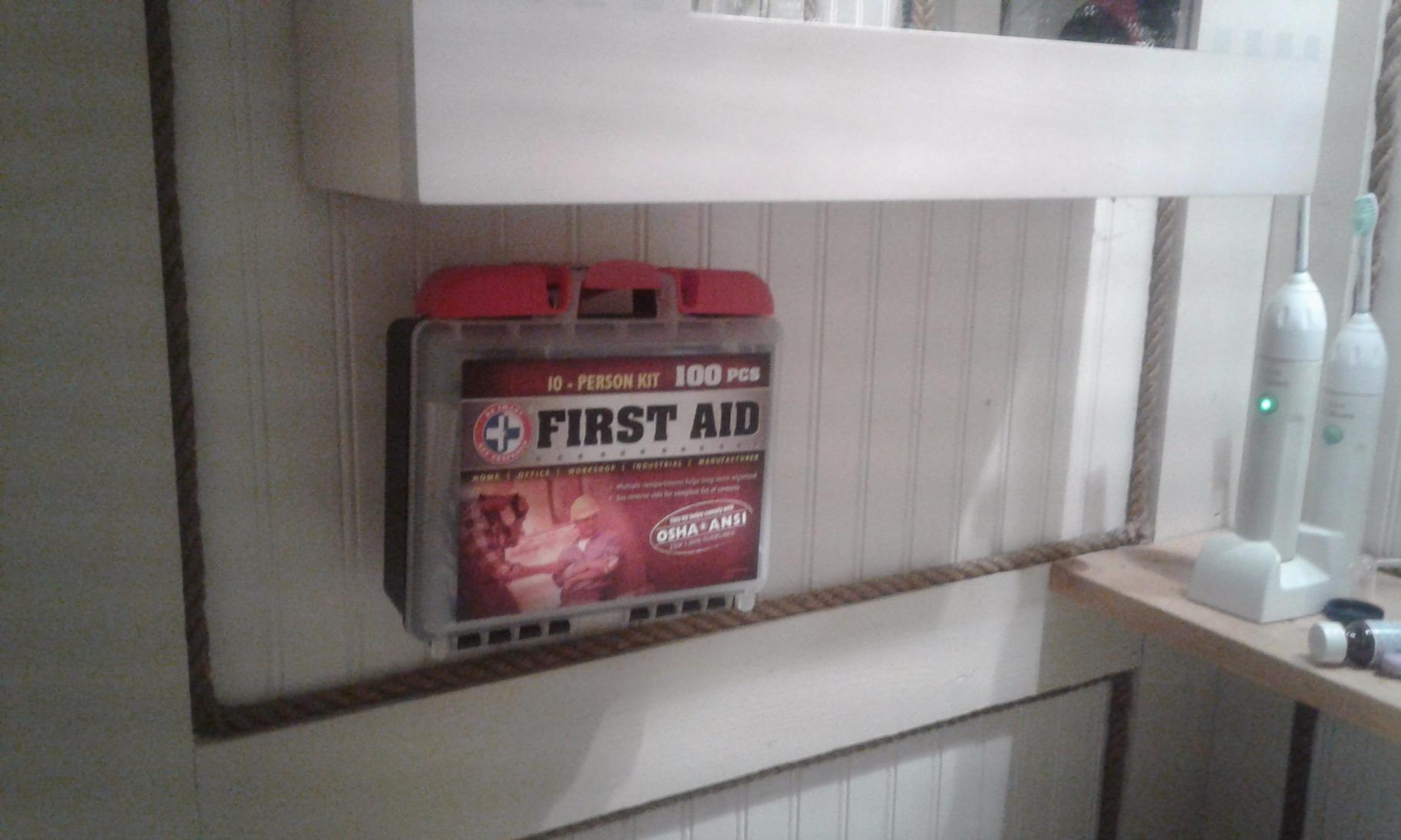 Be Smart Get Prepared OSHA/ANSI First Aid Kit - 10 Person, 100 Pieces - Designed for Home, Business, School, Industrial, and Restaurants - Compact & Portable customer photo 2