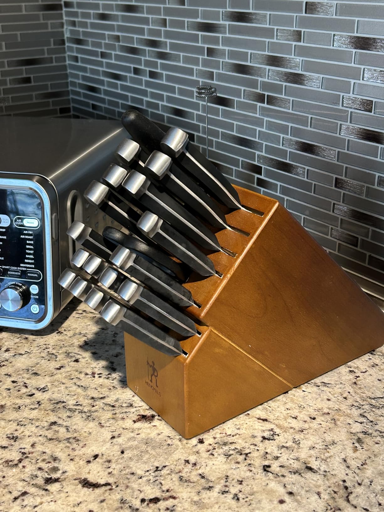 HENCKELS Statement Premium Quality 15-Piece Knife Block Set, Razor-Sharp, German Engineered Informed by 100+ Years of Mastery, Dishwasher Safe customer photo 2
