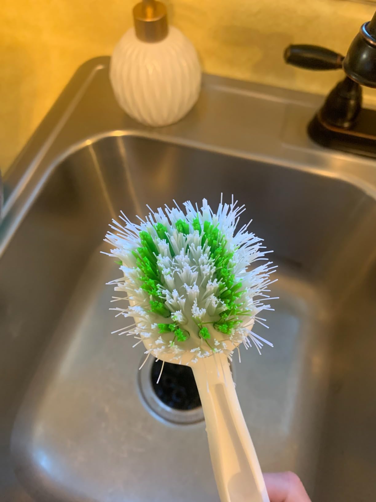 Scotch-Brite Pot + Pan Brush, Durable and Long Lasting Dish Brush with Handle for Scrubbing Stainless Steel, Outdoor Furniture, and Sinks without Scratching, Antimicrobial, and Rinses Clean customer photo 2
