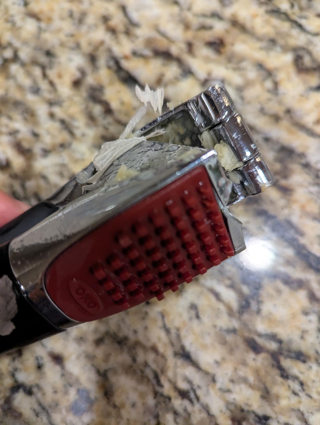 OXO Good Grips Heavy Duty Garlic Press, Die-Cast Zinc, Black customer photo 1