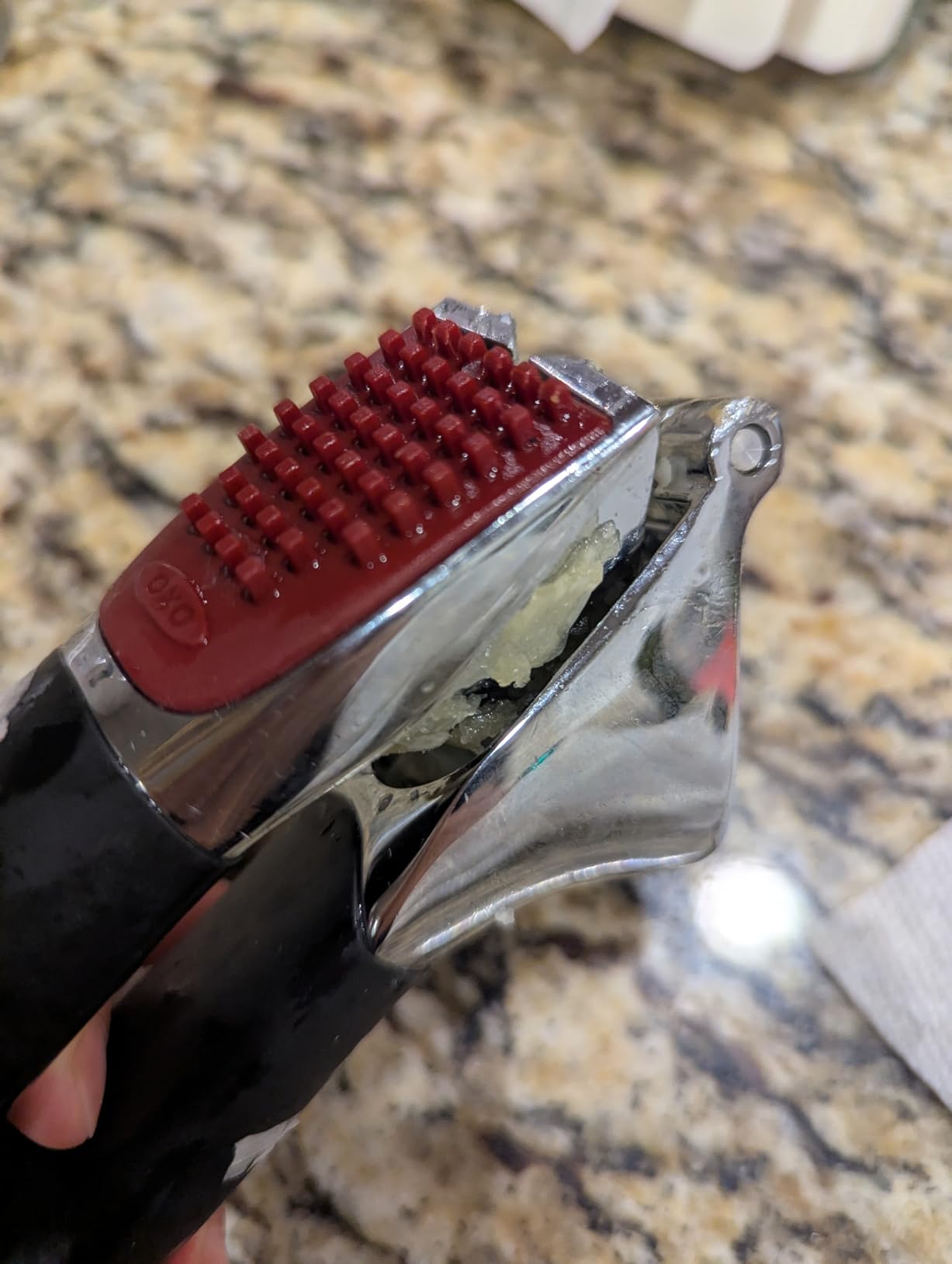 OXO Good Grips Heavy Duty Garlic Press, Die-Cast Zinc, Black customer photo 2