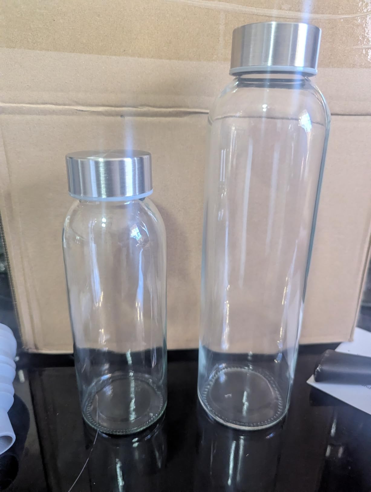 Epica Clear Glass Bottles with Lids, 18oz Resuable Glass Water Bottles for Juicing with Stainless Steel Cap to store Milk, Smoothie, etc., 100% Leak Proof, Durable and Dishwasher Safe (Set of 6) customer photo 1